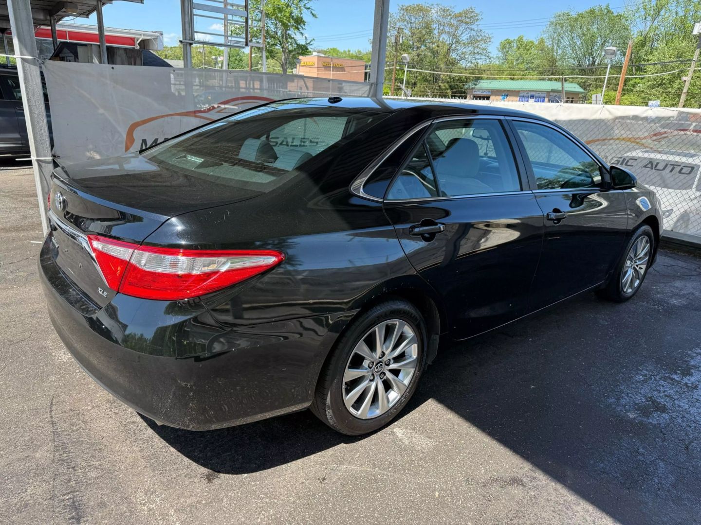 2016 Toyota Camry - Image 12