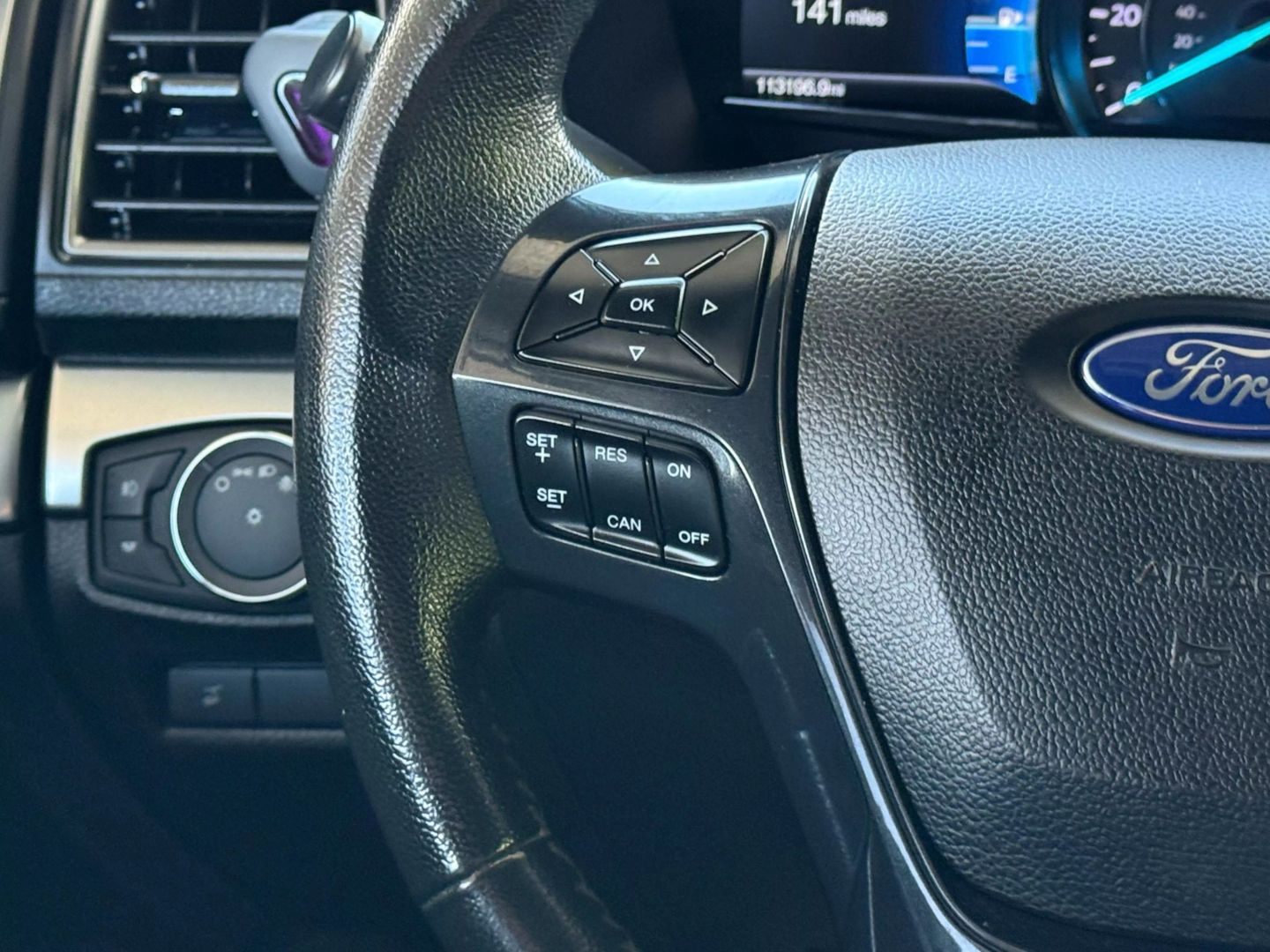 2019 Ford Explorer - Image 34