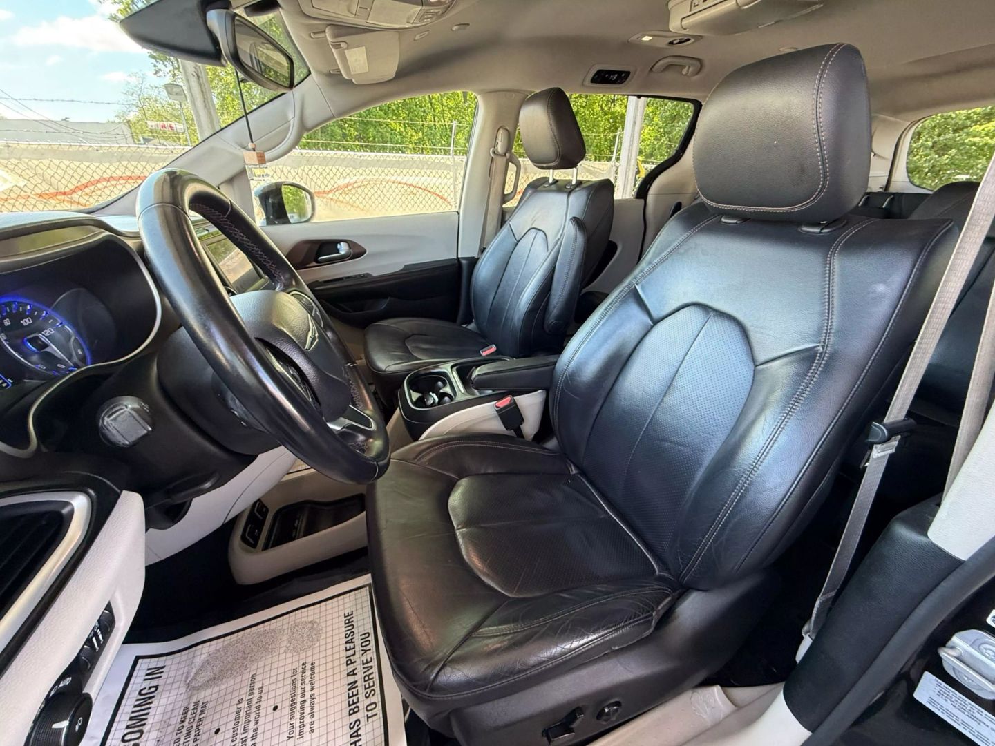 2018 Chrysler Pacifica - Image 16