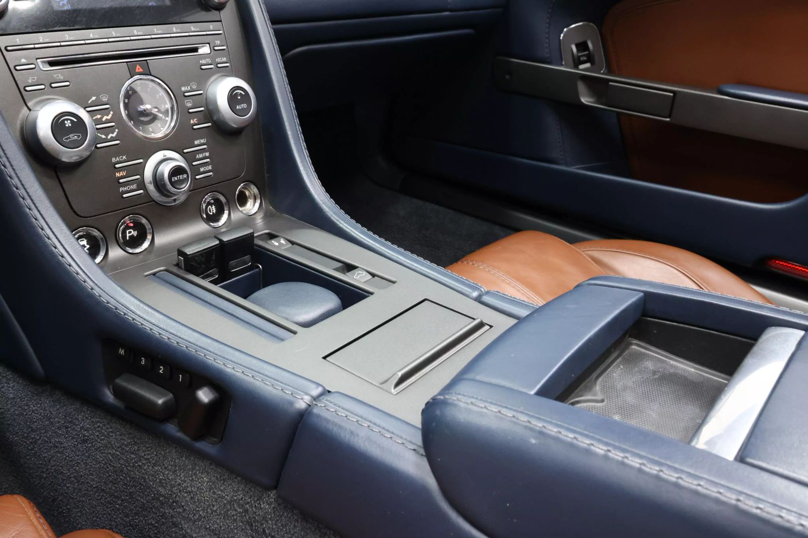 2014 Aston Martin Vantage - Image 35