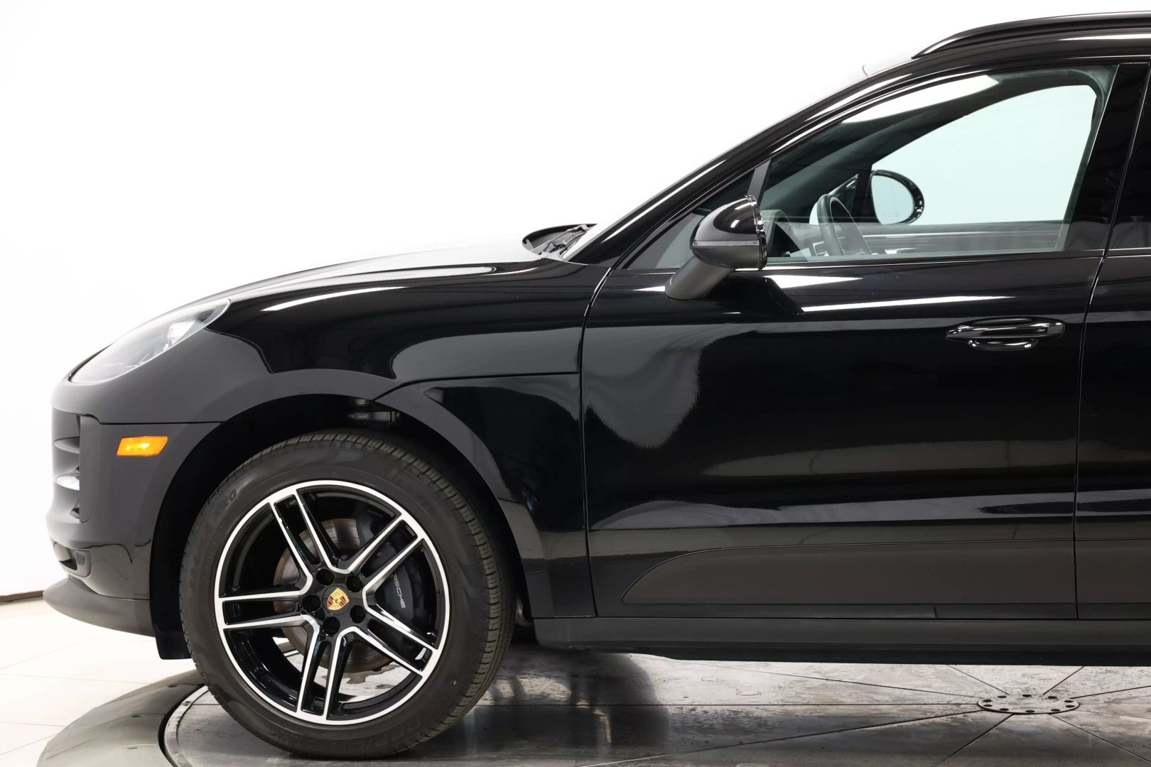 2021 Porsche Macan - Image 7