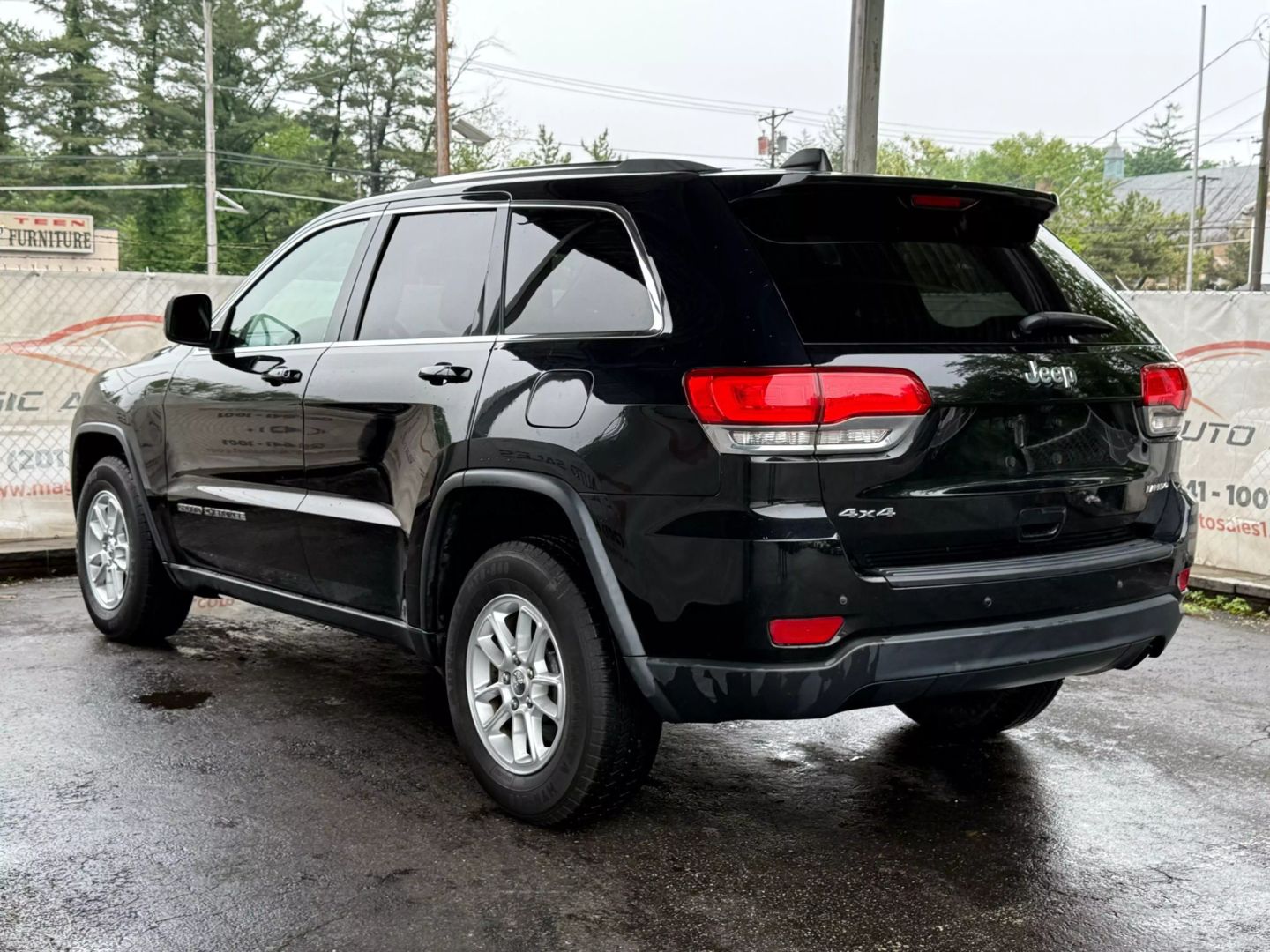 2018 Jeep Grand Cherokee - Image 11
