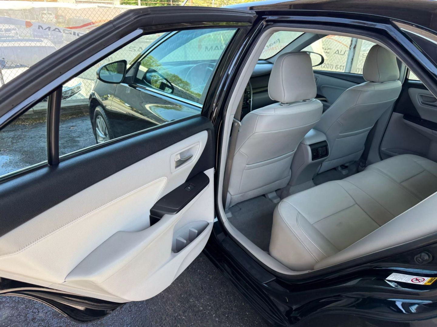 2016 Toyota Camry - Image 17