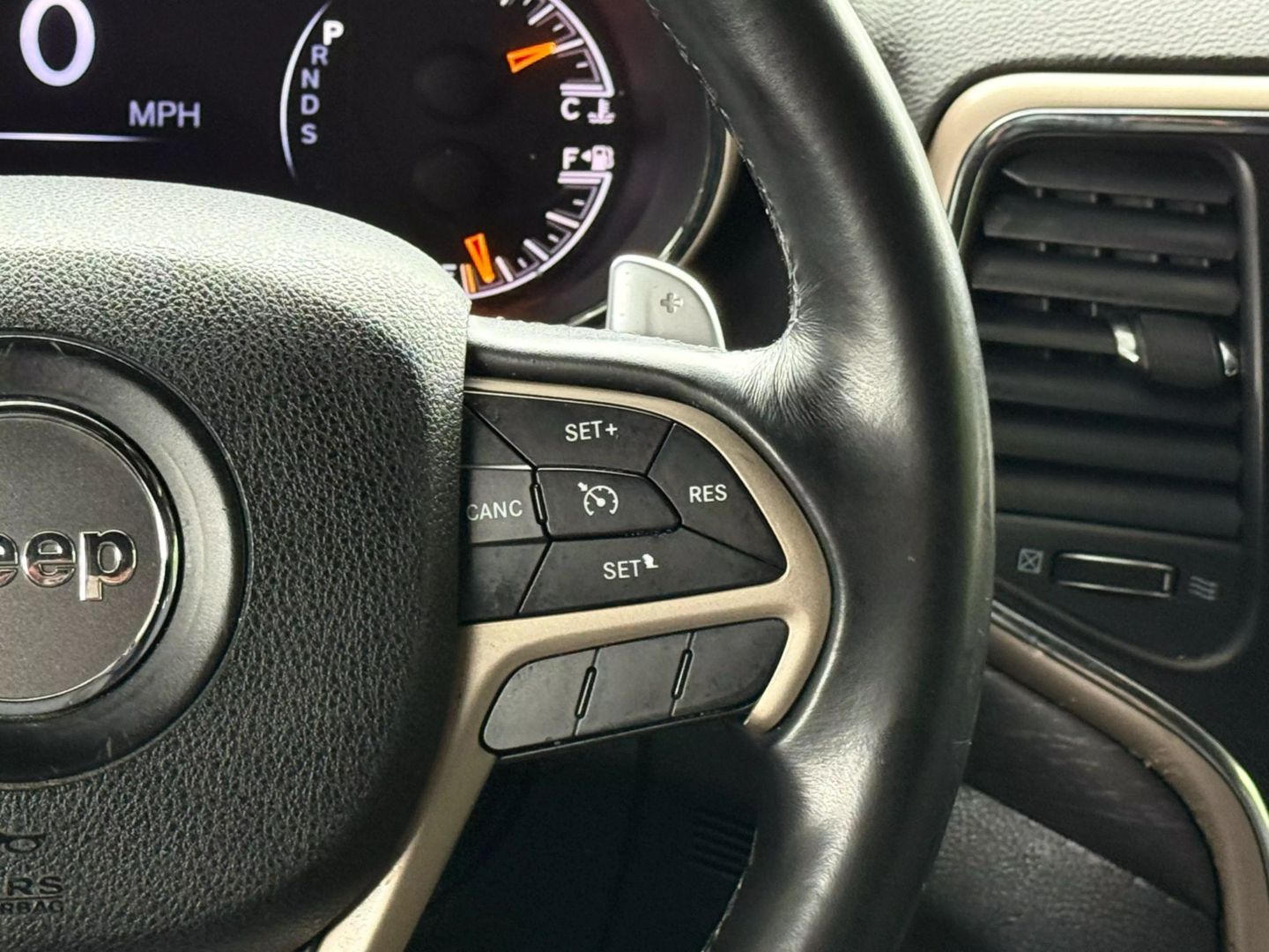 2015 Jeep Grand Cherokee - Image 33