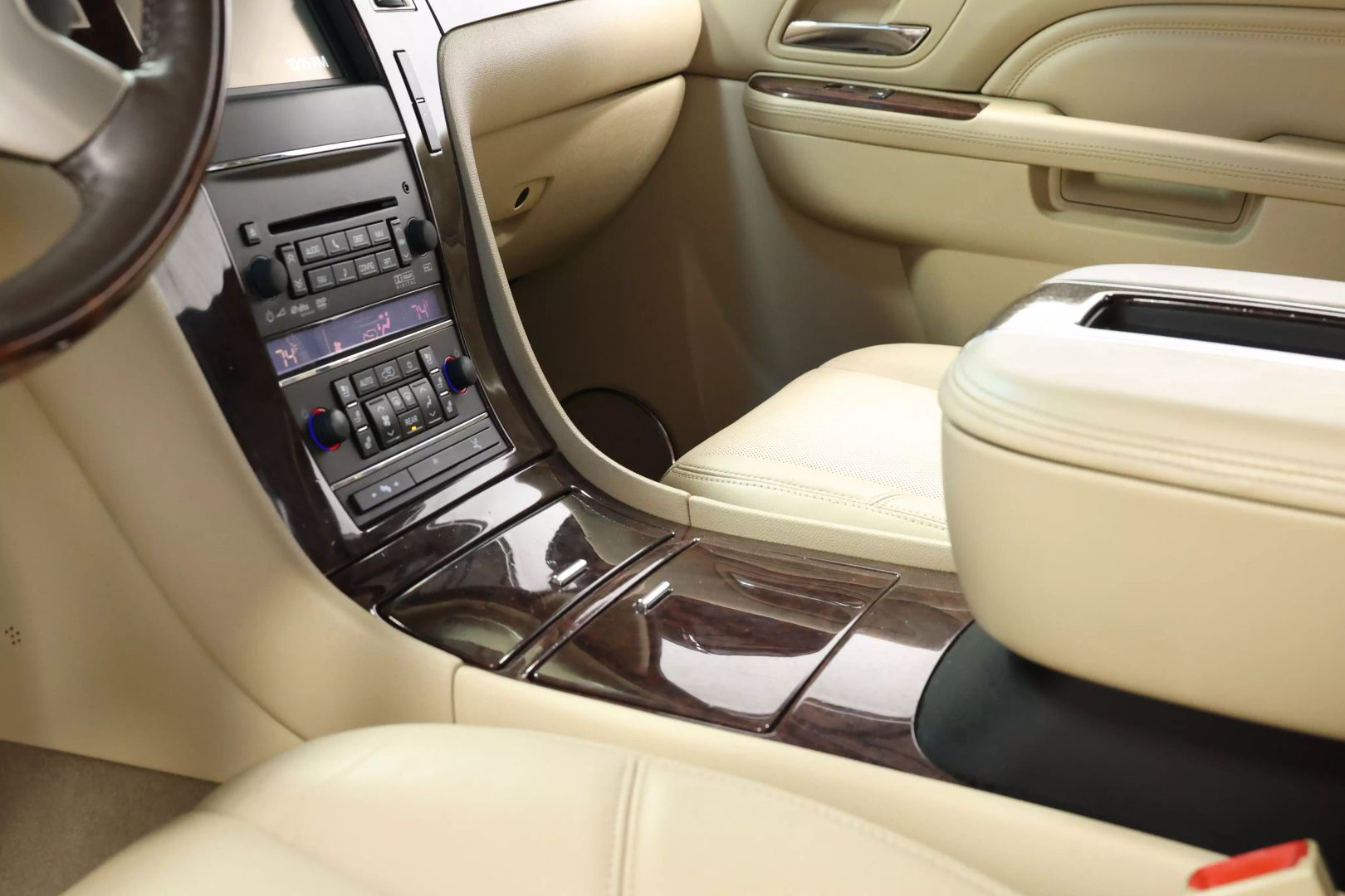 2012 Cadillac Escalade - Image 19