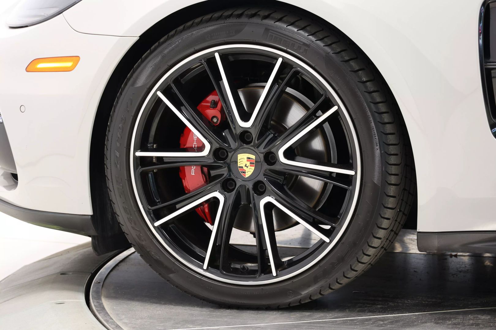 2018 Porsche Panamera - Image 104