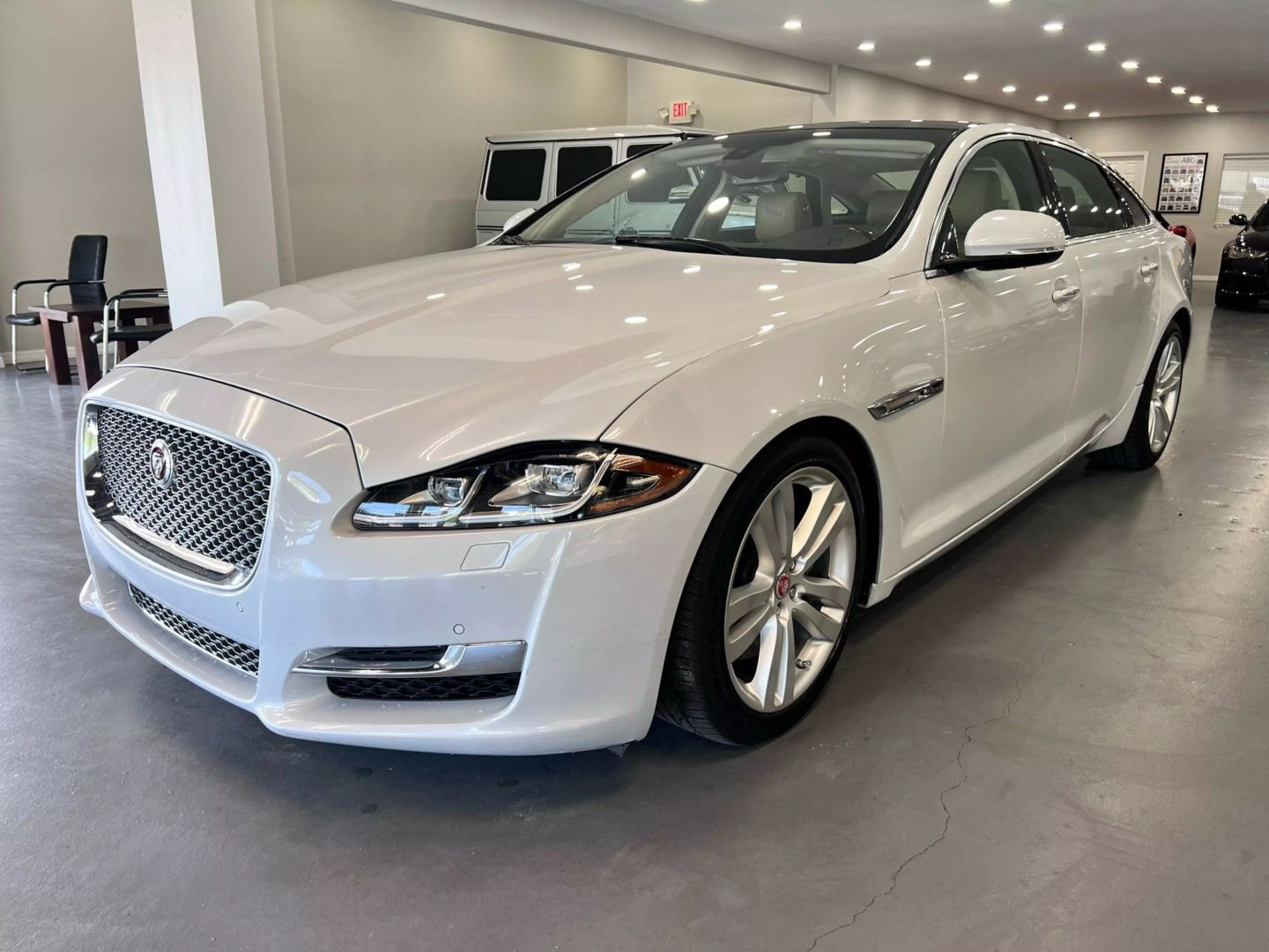 2016 Jaguar Xj Xjl Portfolio Sedan 4d - Image 3