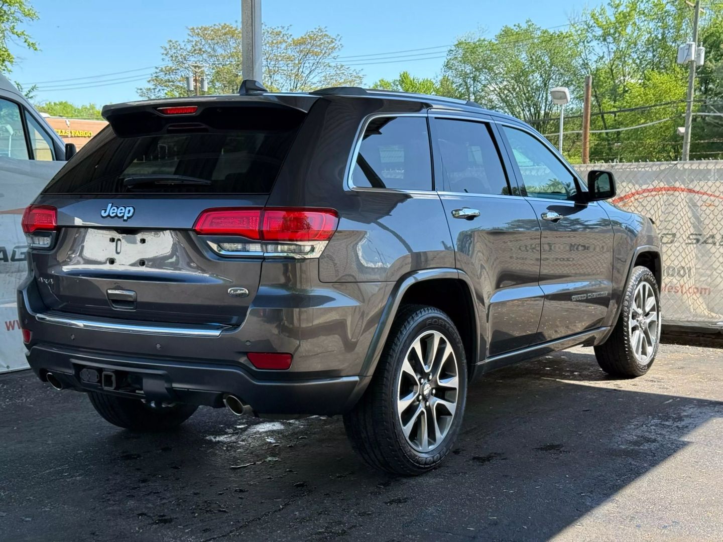 2018 Jeep Grand Cherokee - Image 11