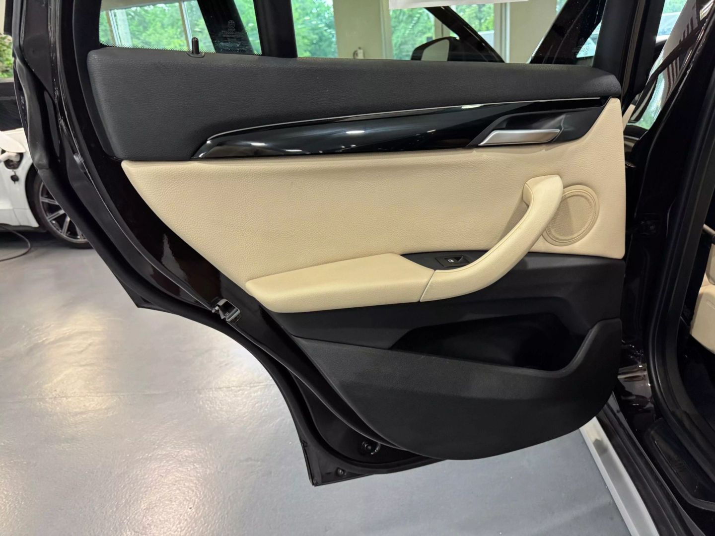 2016 Bmw X1 Xdrive28i Sport Utility 4d - Image 23