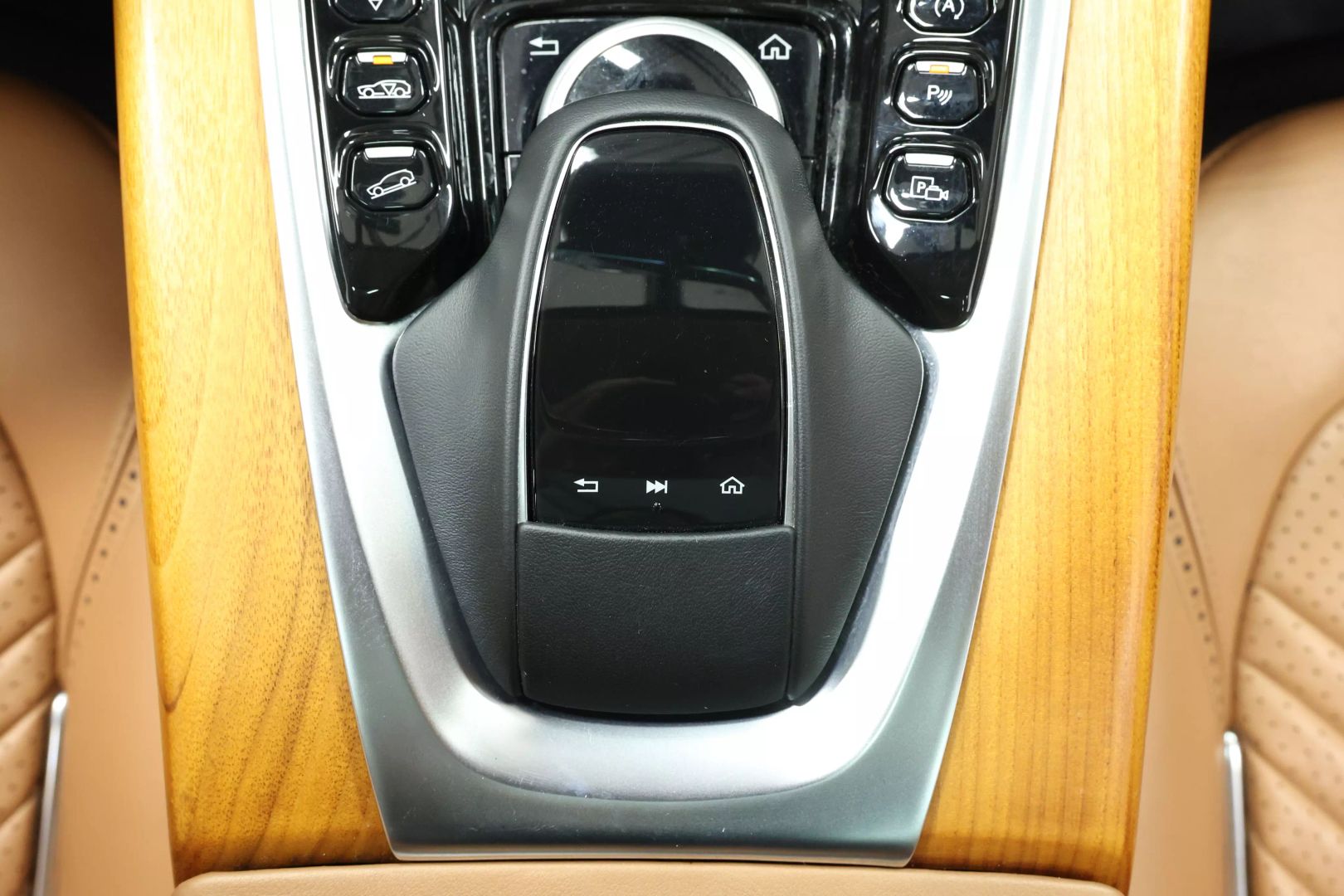 2021 Aston Martin Dbx - Image 51
