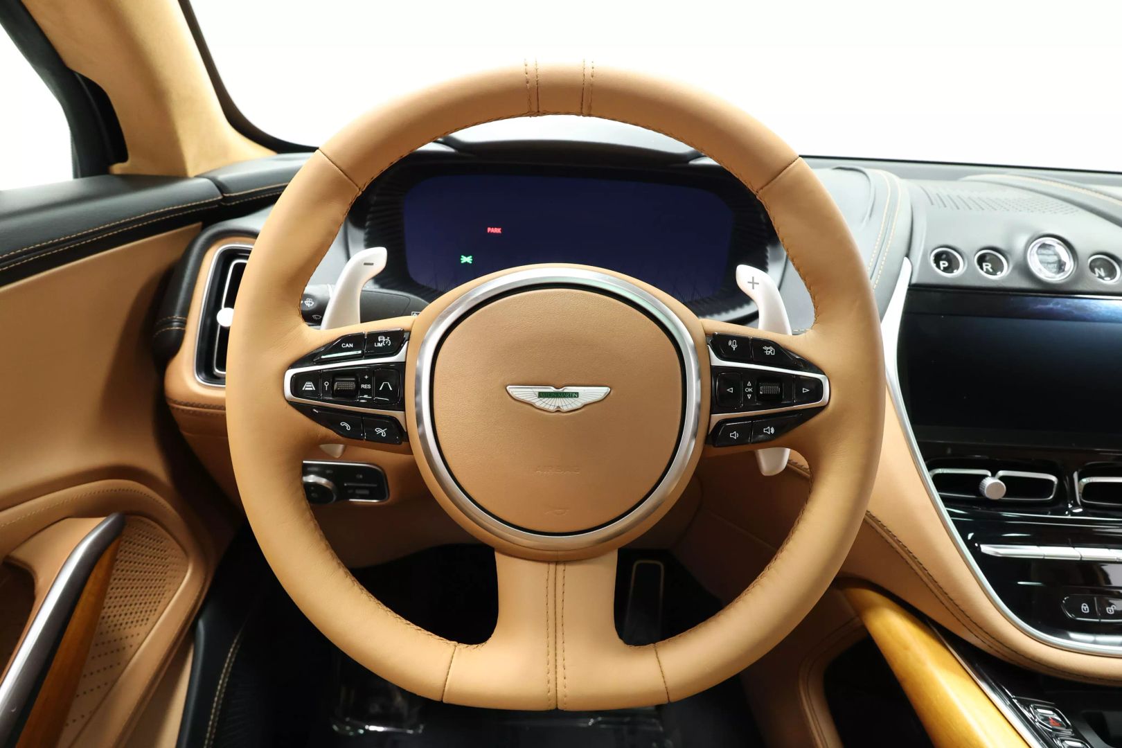 2021 Aston Martin Dbx - Image 23