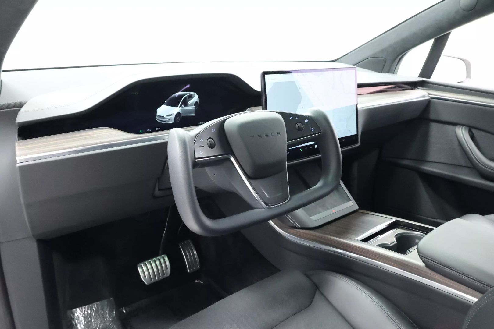 2022 Tesla Model X - Image 2