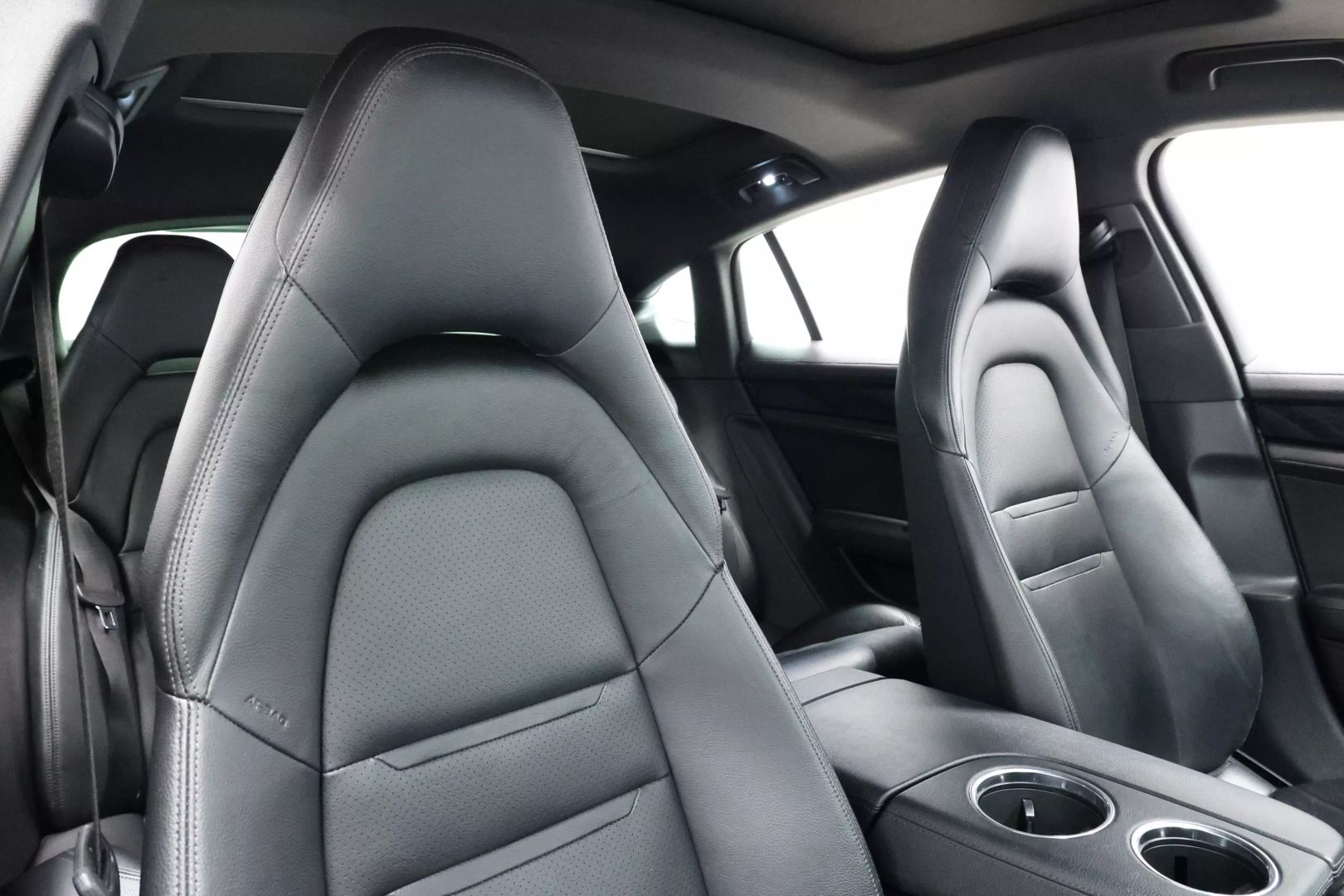 2018 Porsche Panamera - Image 91