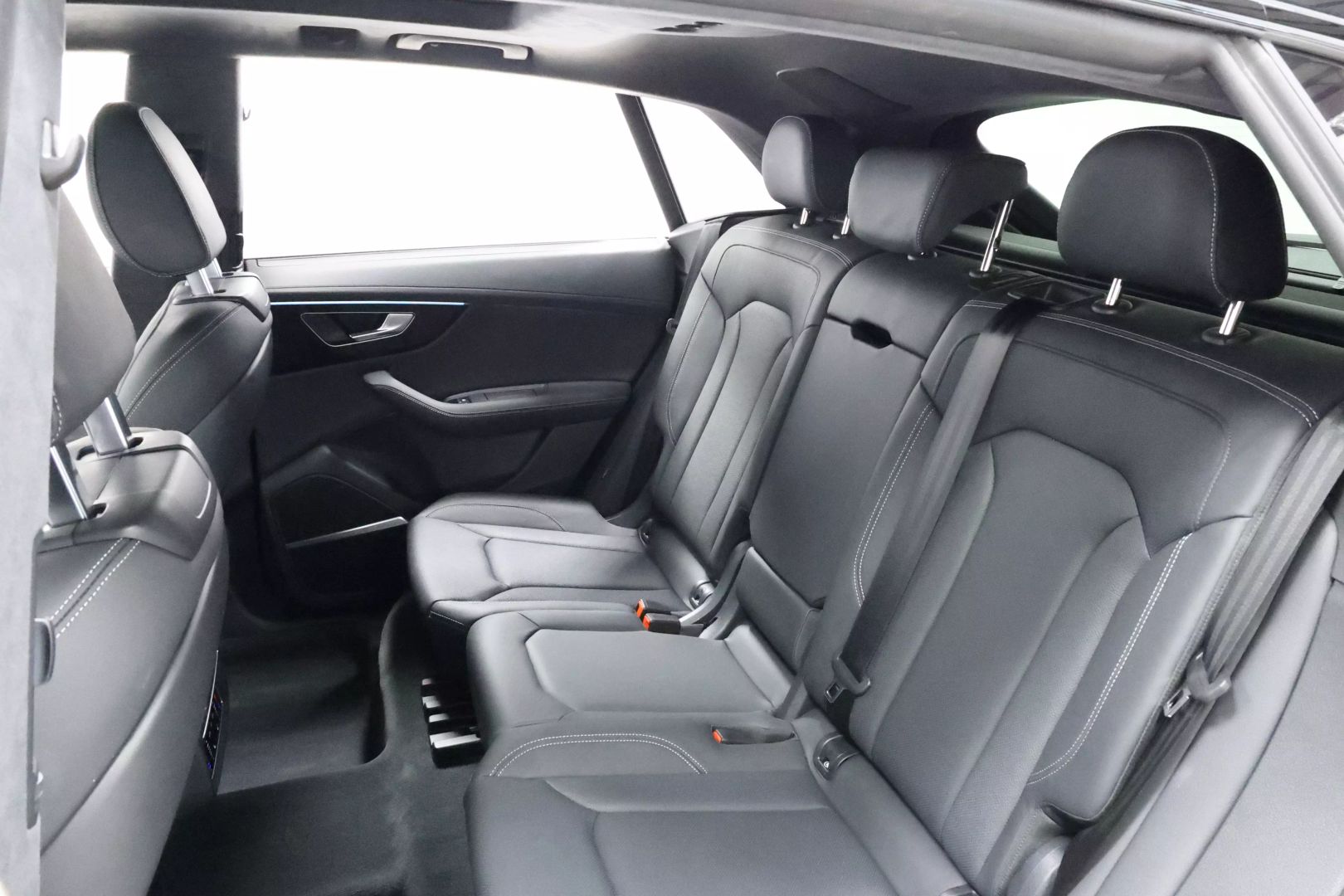 2025 Audi Q8 - Image 3