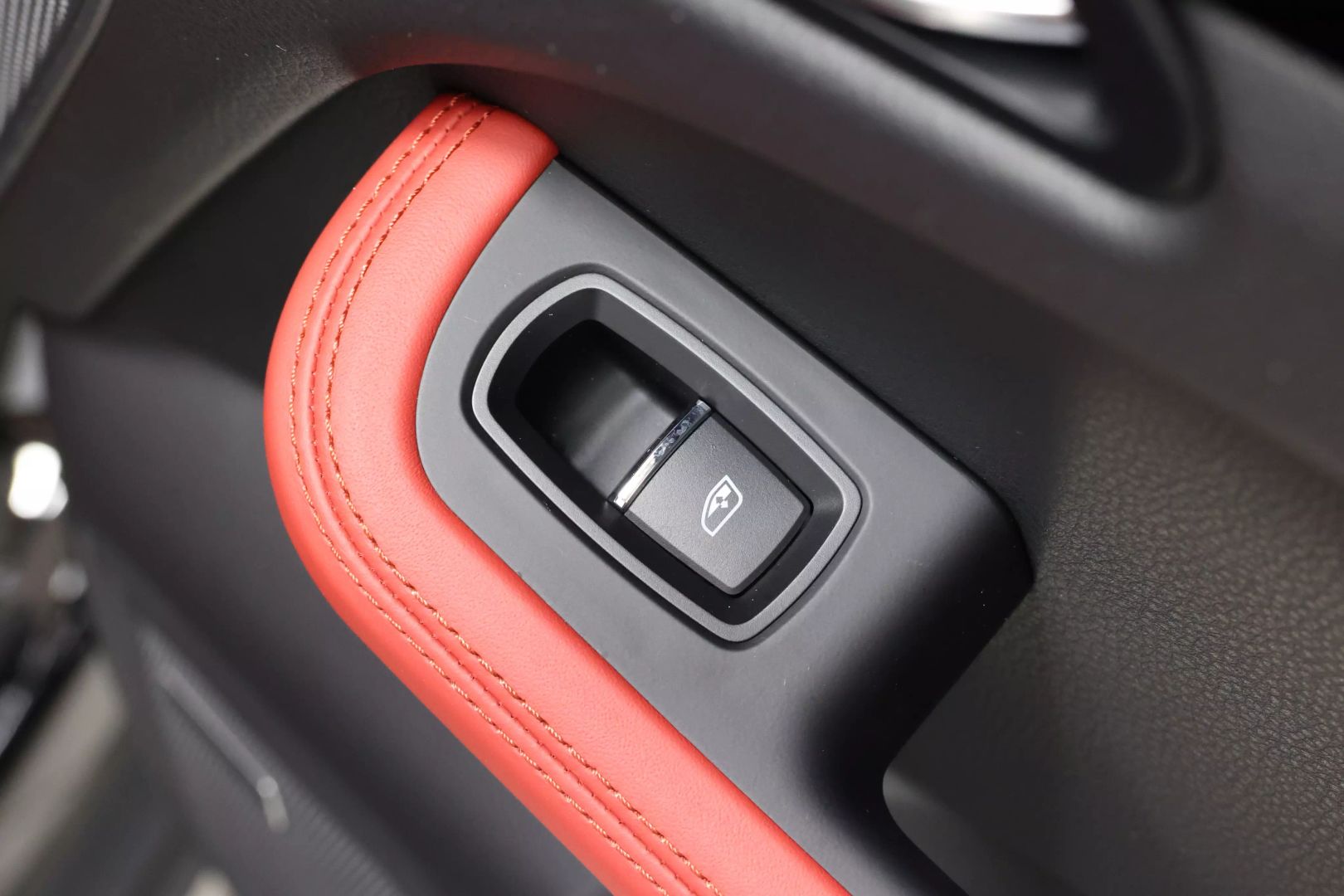 2021 Porsche Macan - Image 65