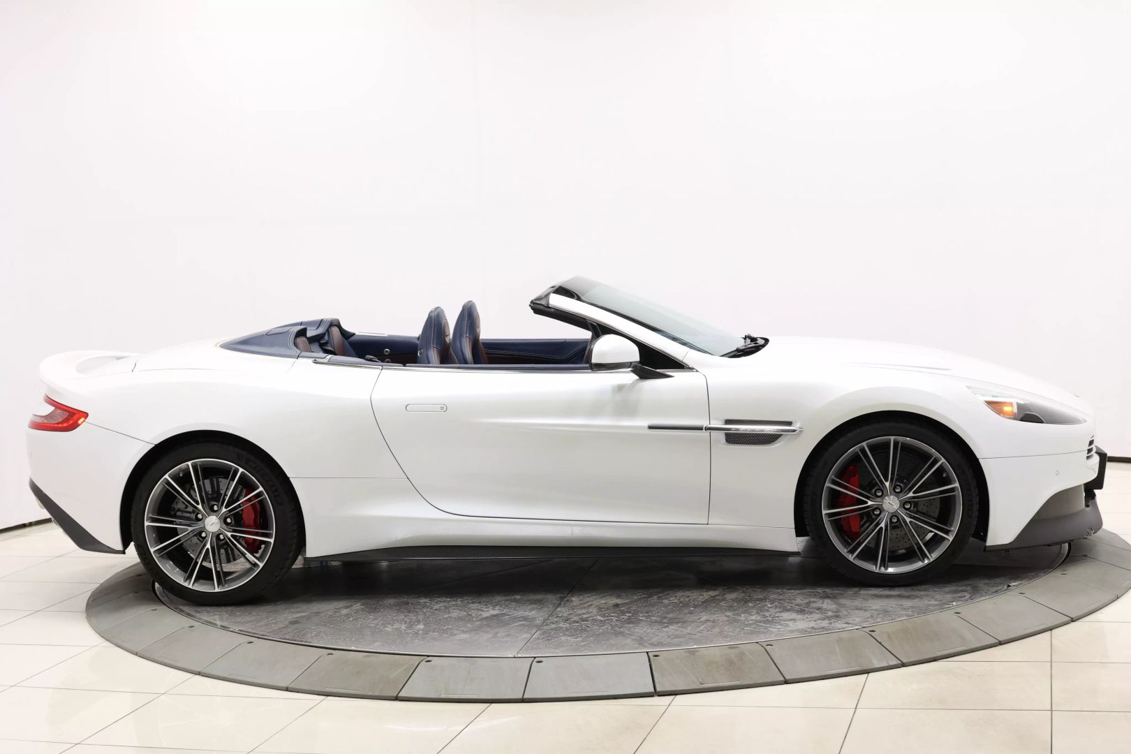 2015 Aston Martin Vanquish - Image 54