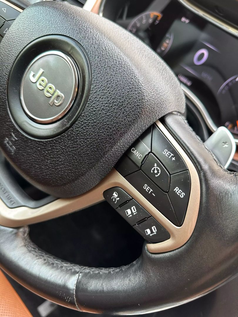2015 Jeep Grand Cherokee - Image 52