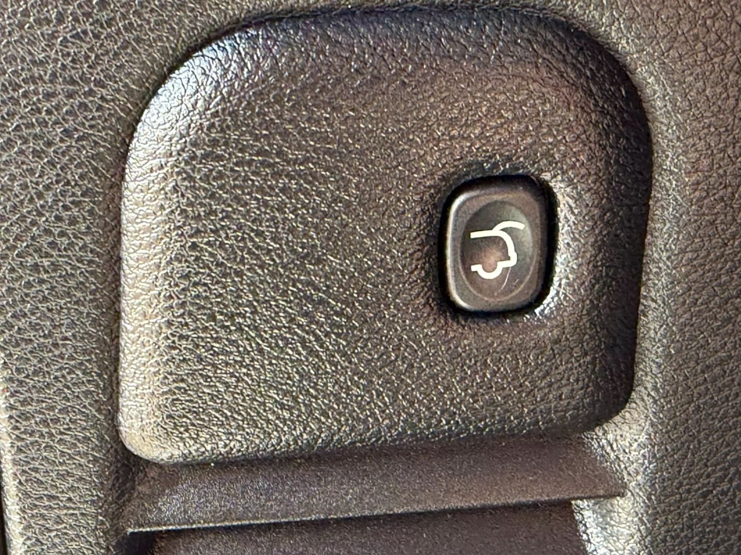 2017 Jeep Grand Cherokee - Image 14