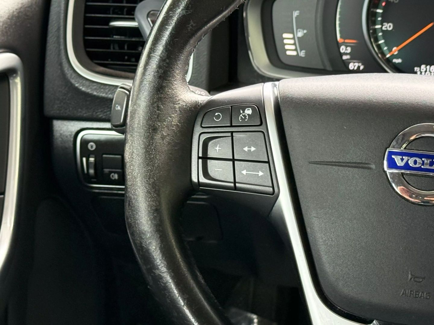 2017 Volvo S60 - Image 35