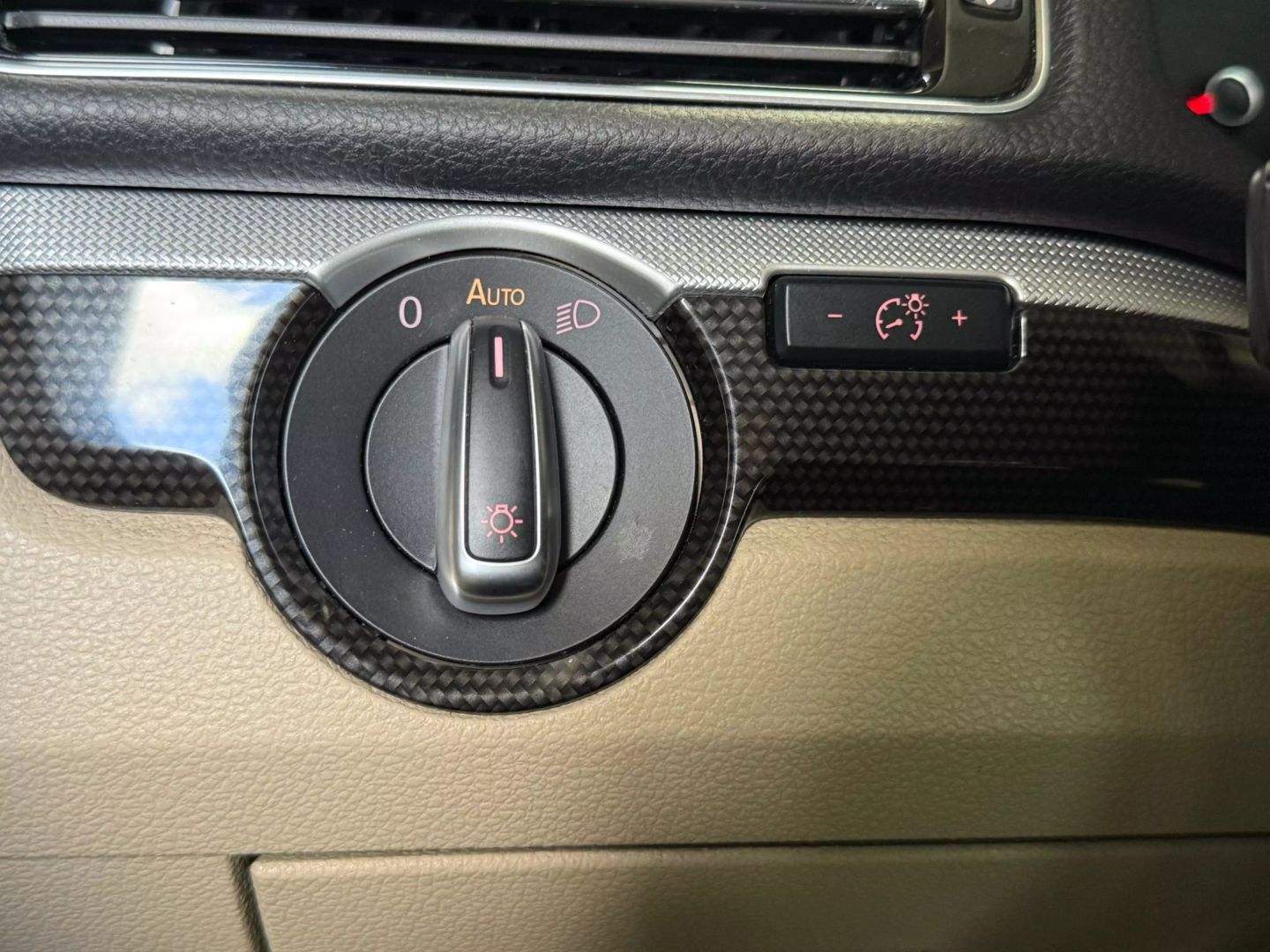 2019 Volkswagen Passat - Image 44