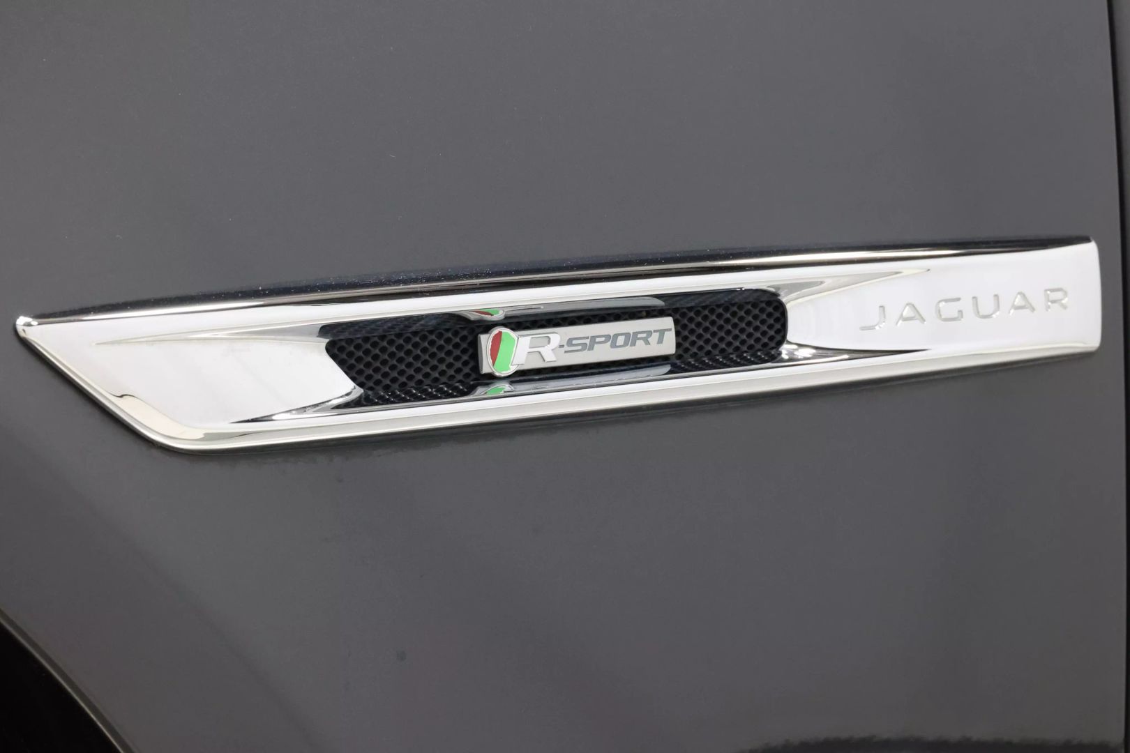 2017 Jaguar Xj - Image 100