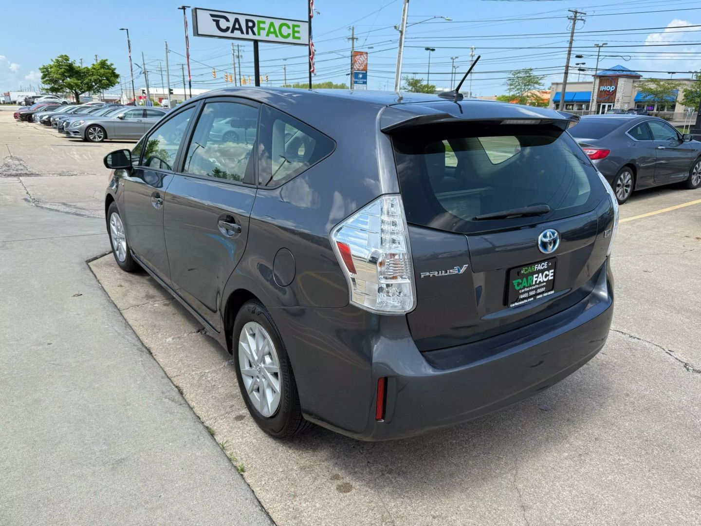 2014 Toyota Prius V - Image 8