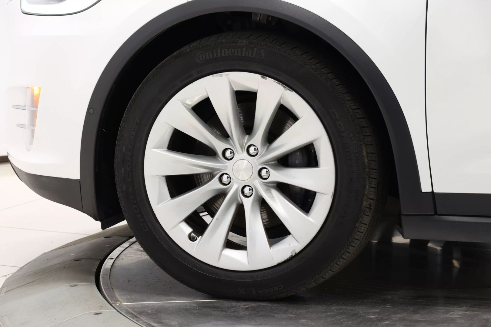 2020 Tesla Model X - Image 126