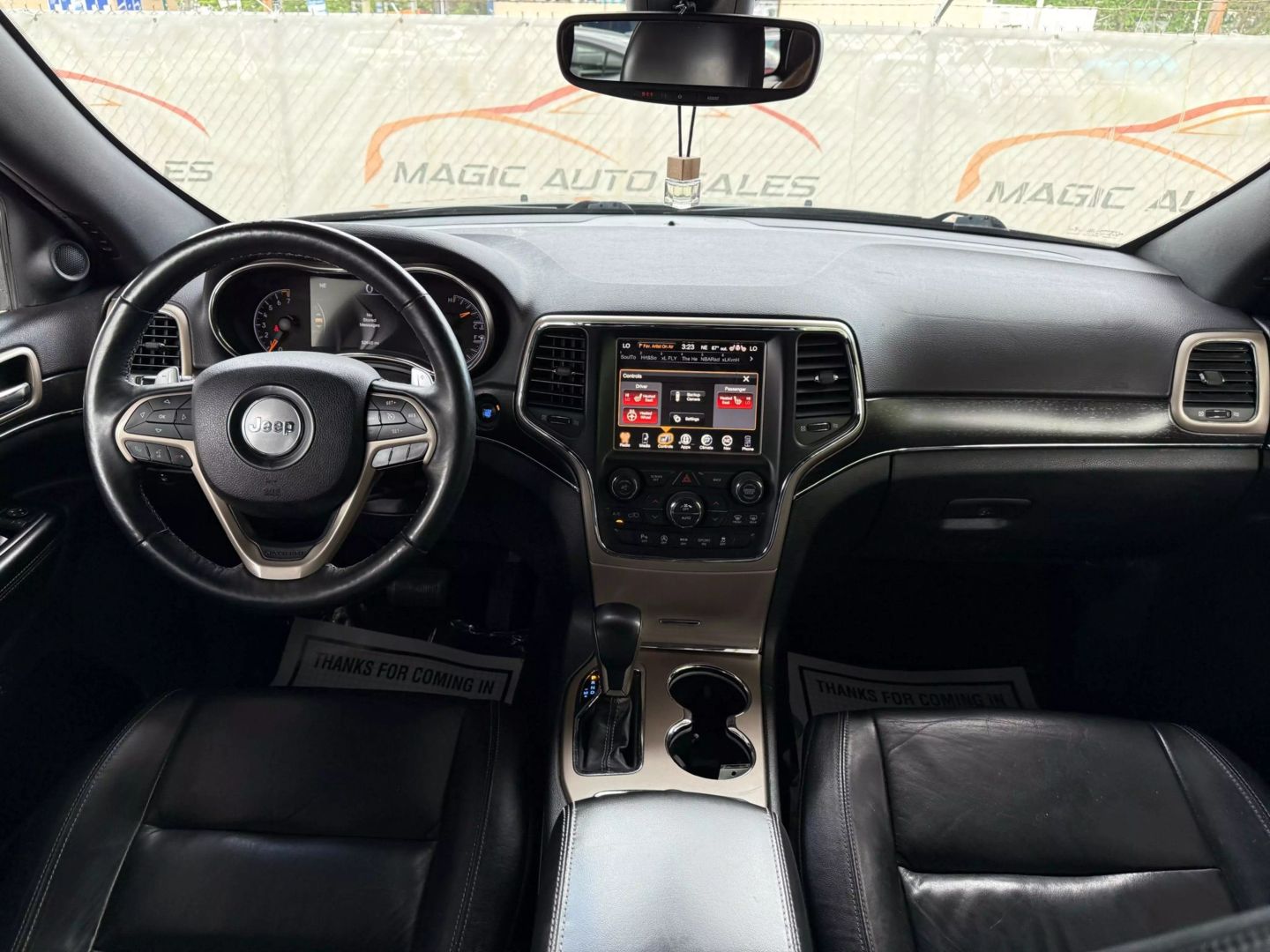 2017 Jeep Grand Cherokee - Image 28