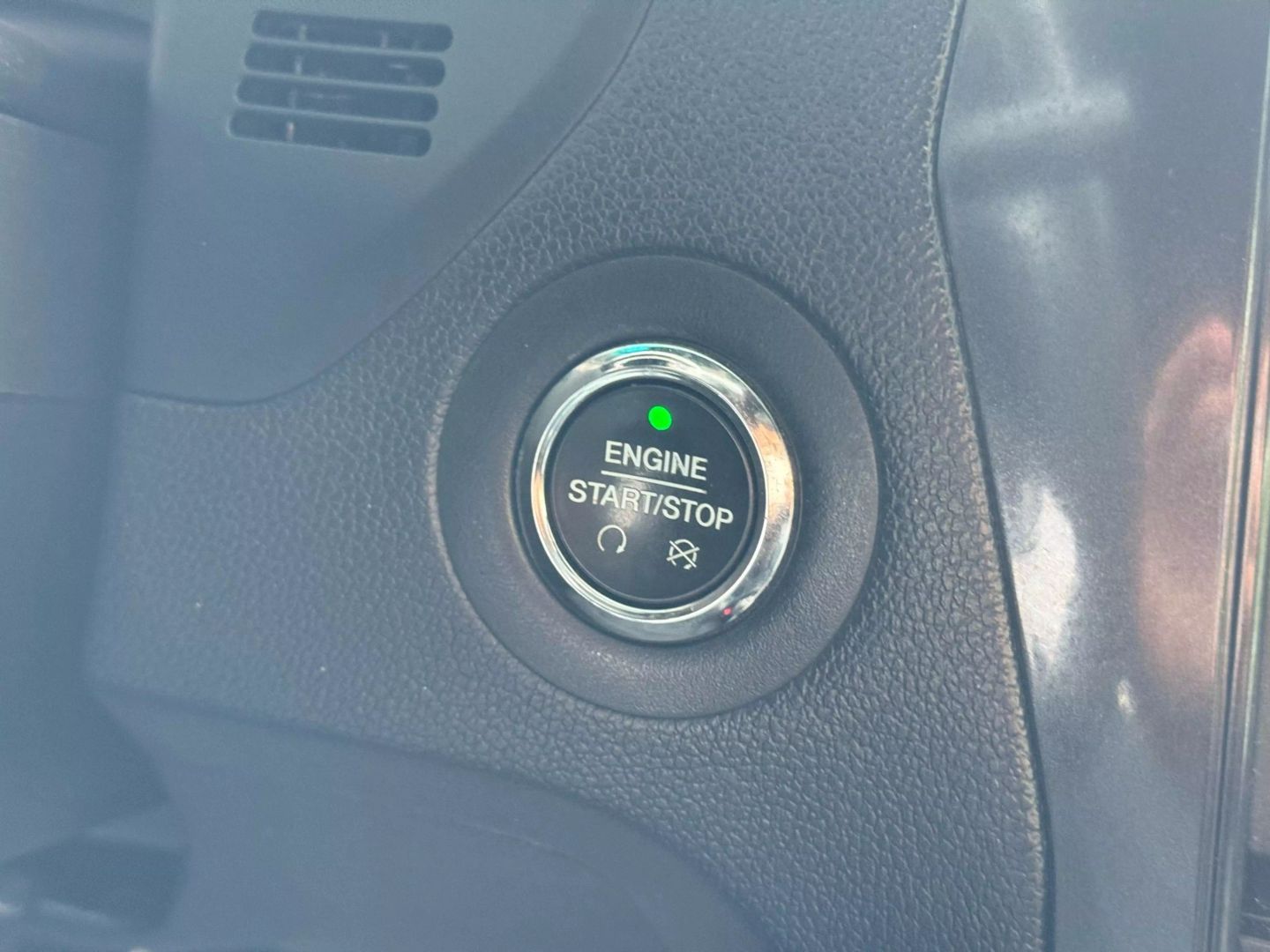 2016 Ford Explorer - Image 32