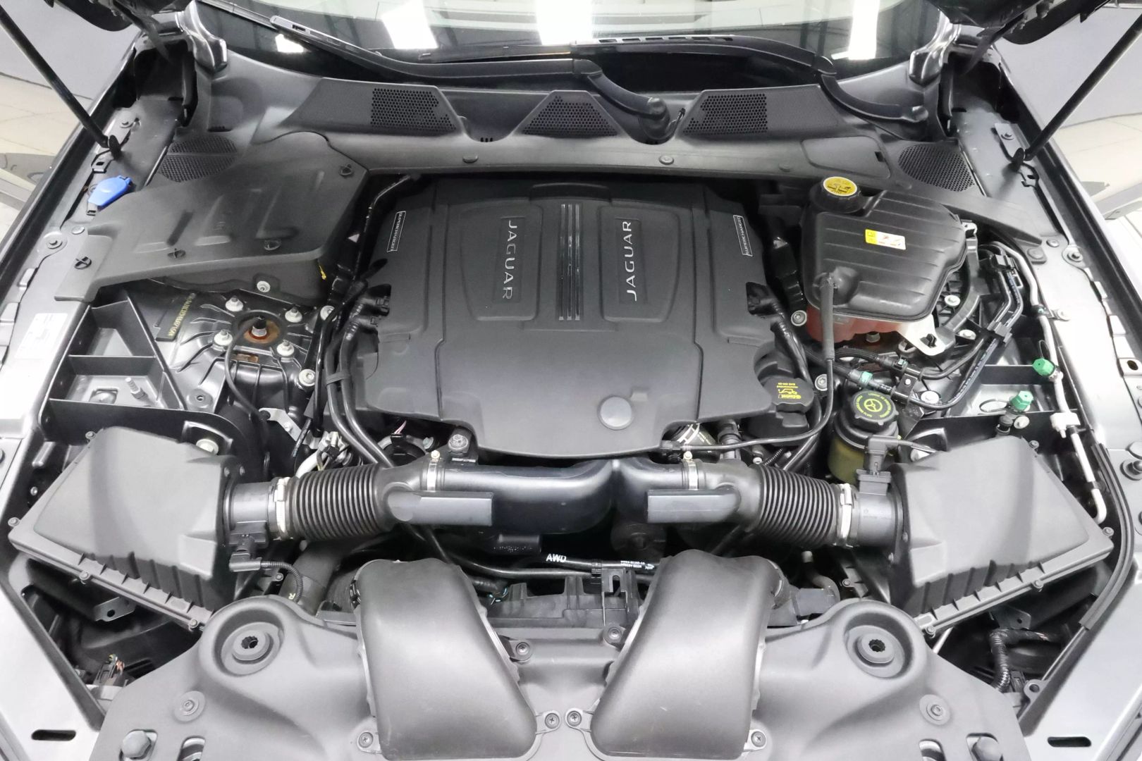 2017 Jaguar Xj - Image 97