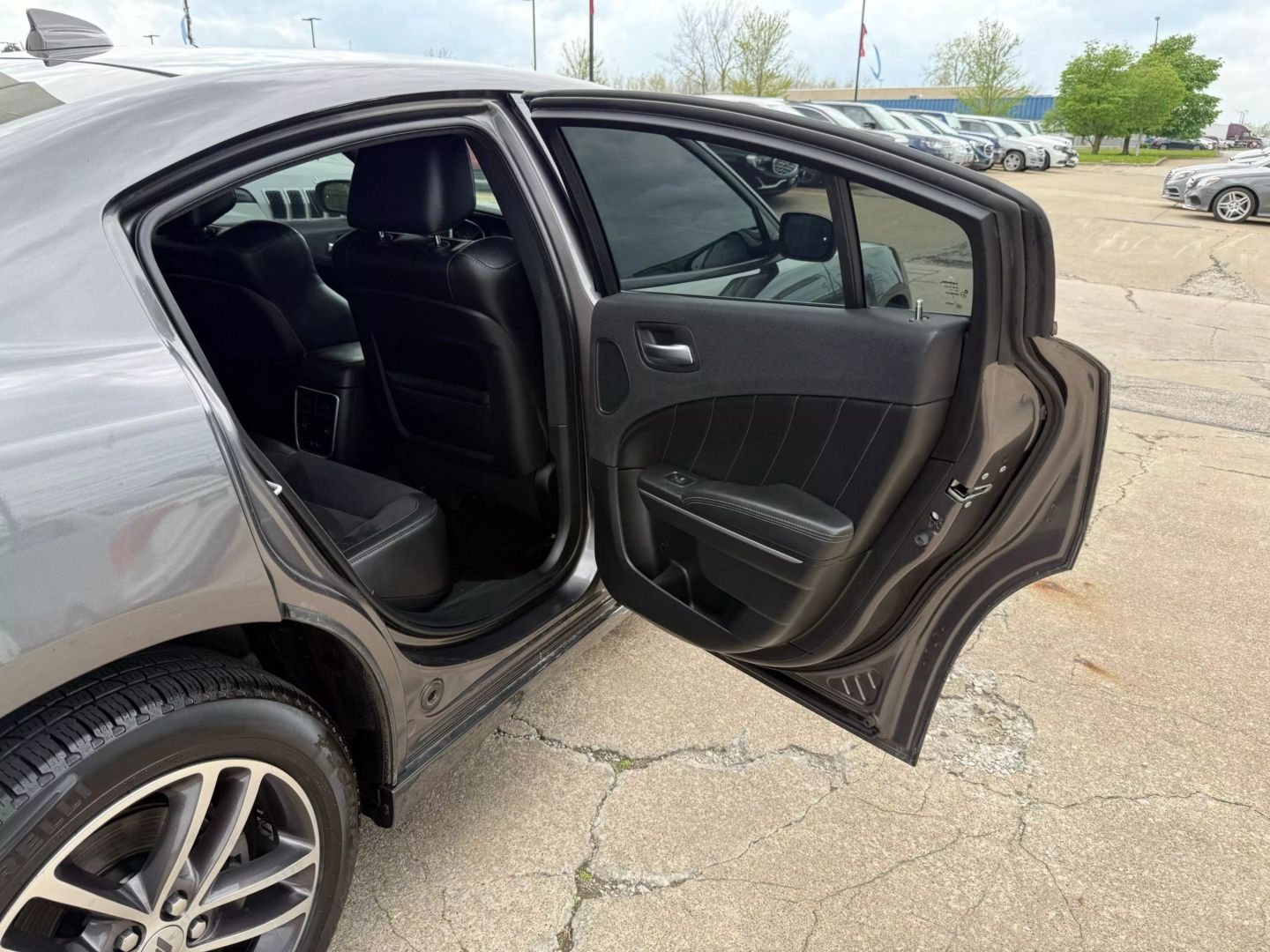 2018 Dodge Charger - Image 21