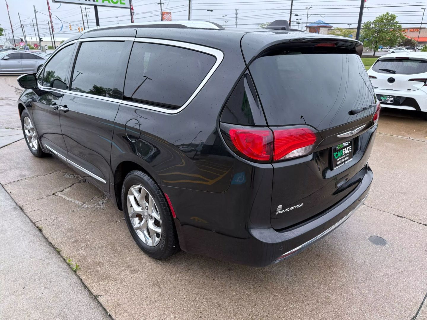 2017 Chrysler Pacifica - Image 7