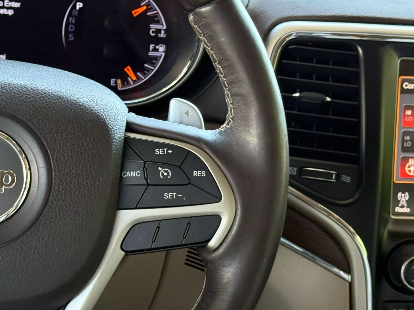 2015 Jeep Grand Cherokee - Image 34