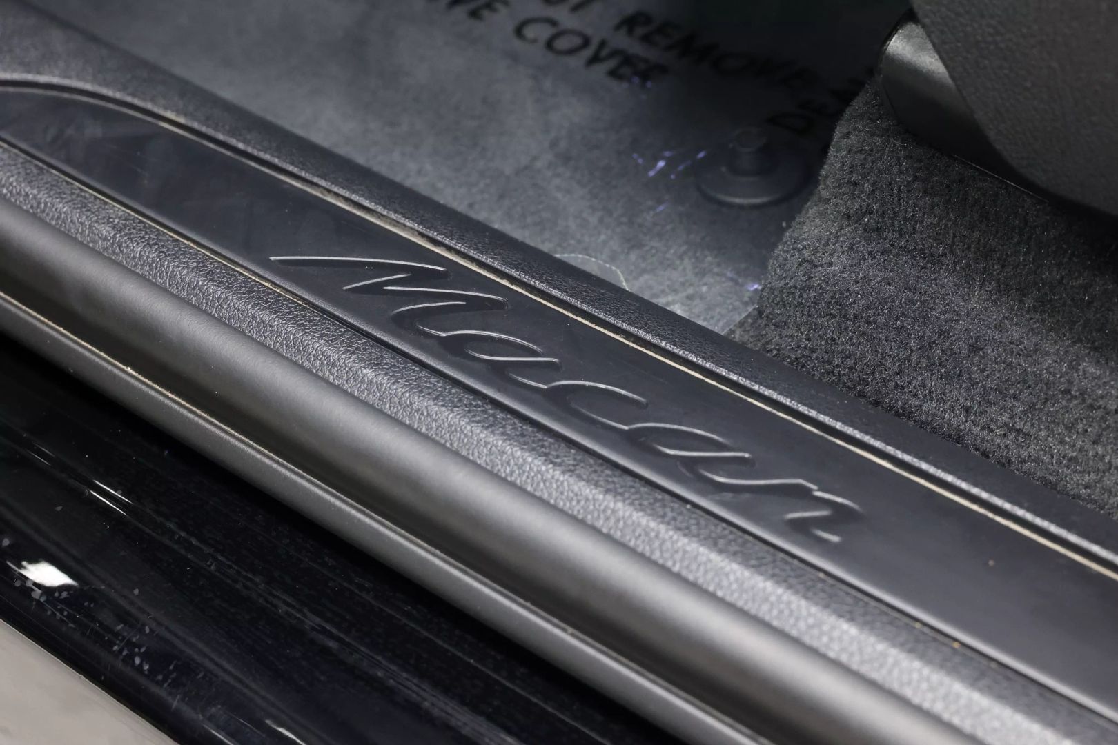 2021 Porsche Macan - Image 15
