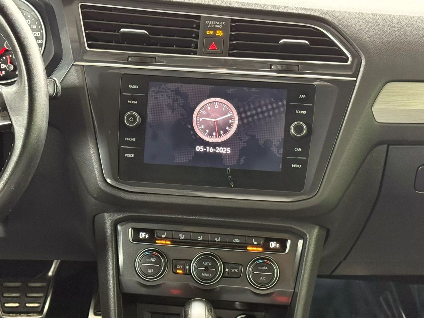 2021 Volkswagen Tiguan - Image 28