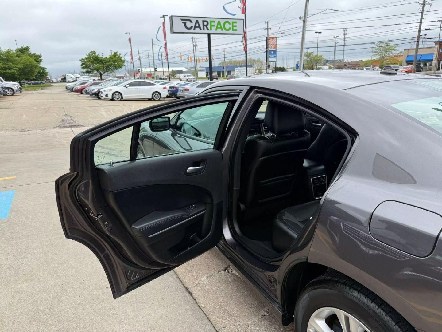 2020 Dodge Charger - Image 19