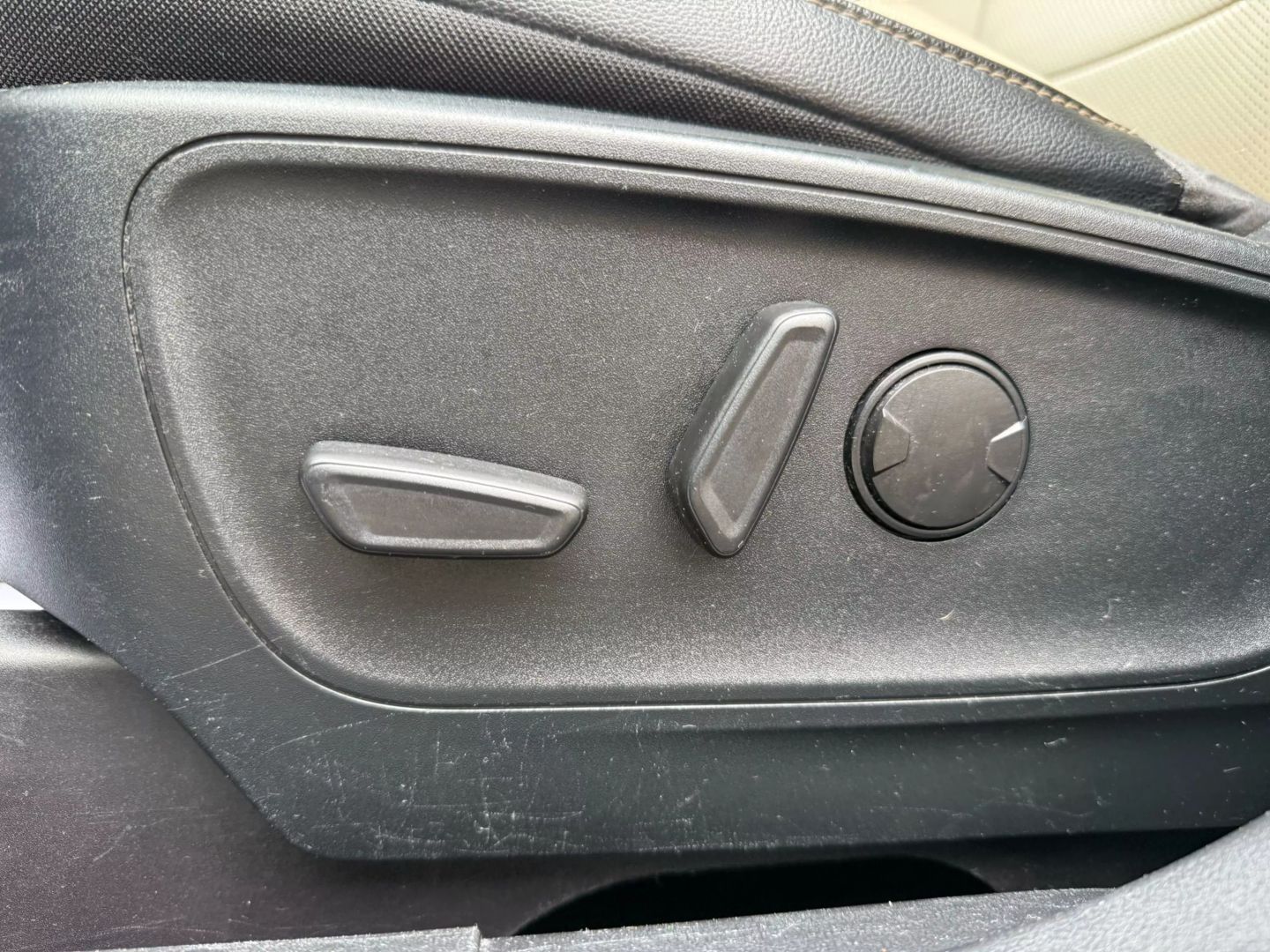 2020 Ford Escape - Image 19