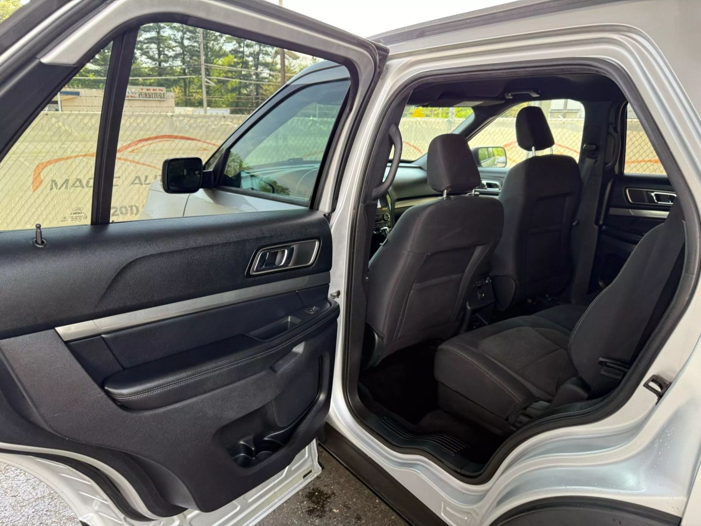 2019 Ford Explorer - Image 17