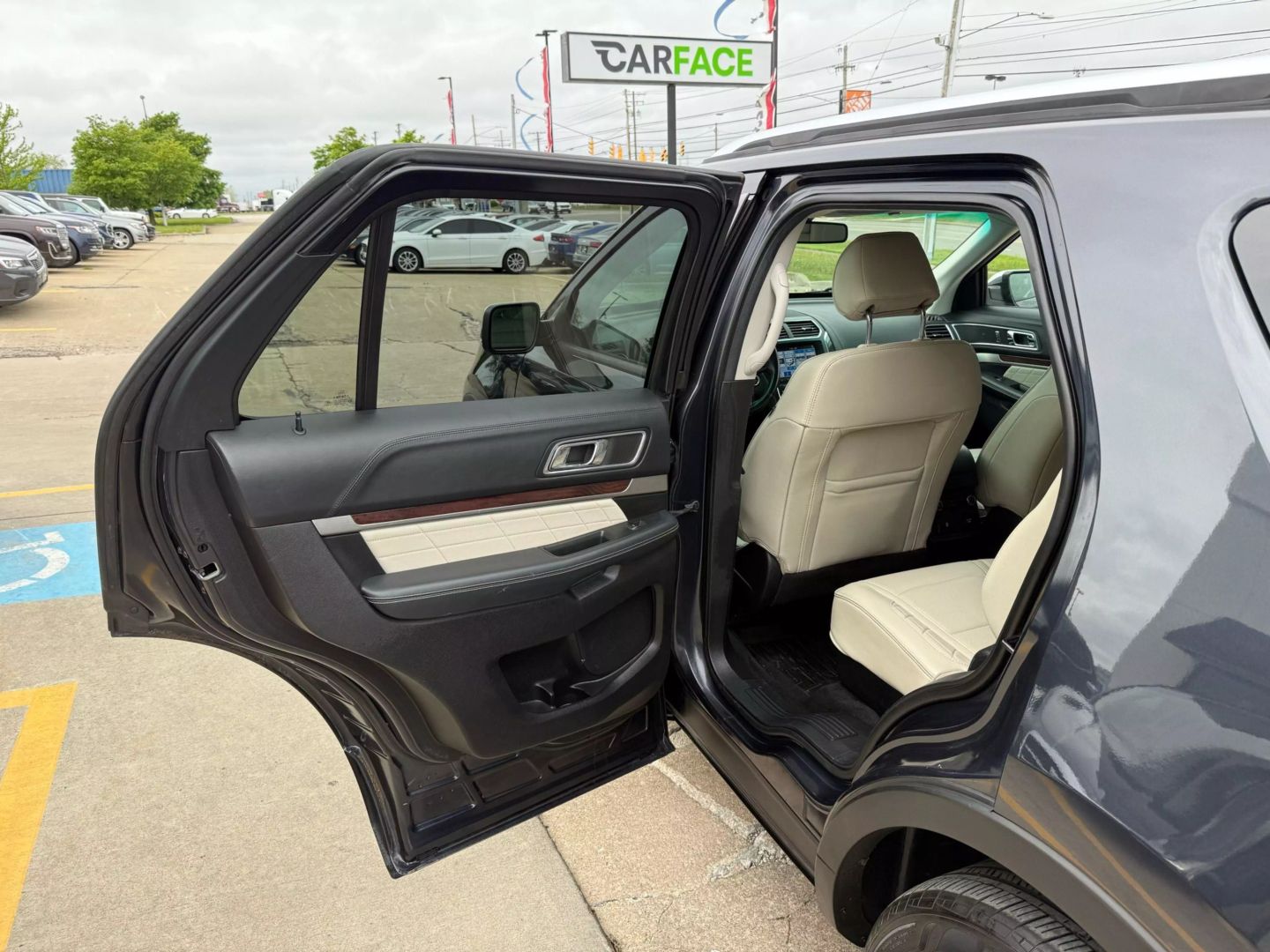 2017 Ford Explorer - Image 21