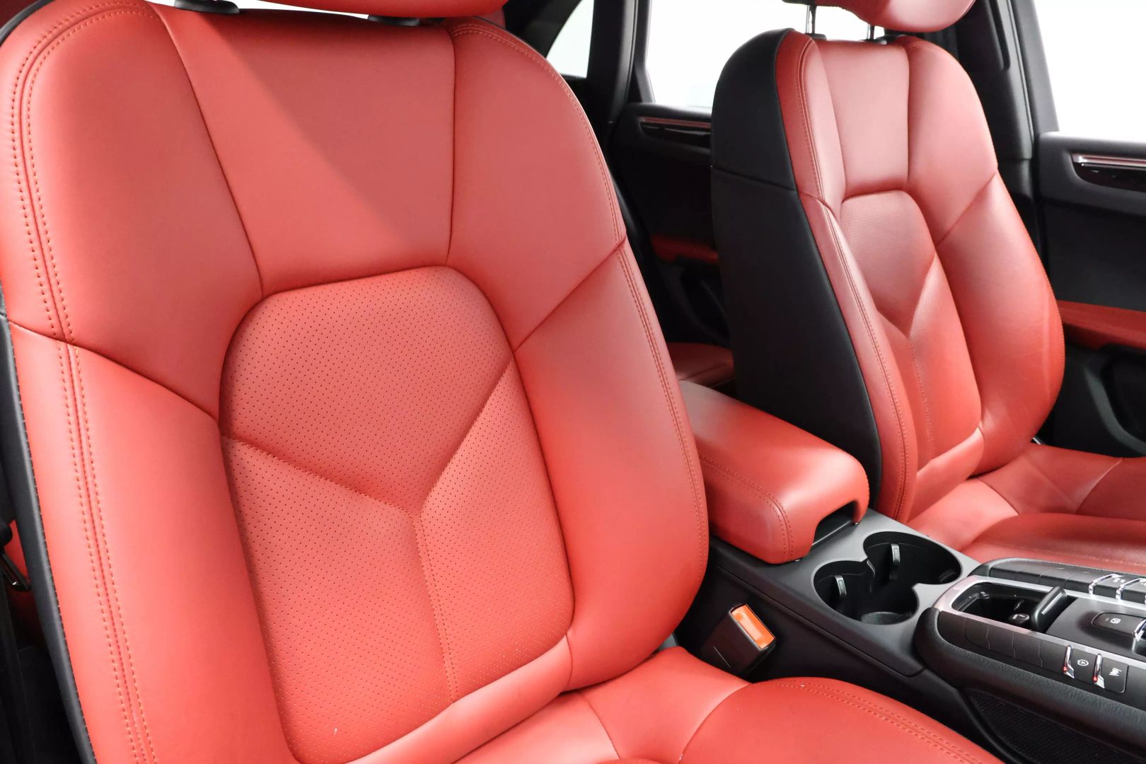 2021 Porsche Macan - Image 86
