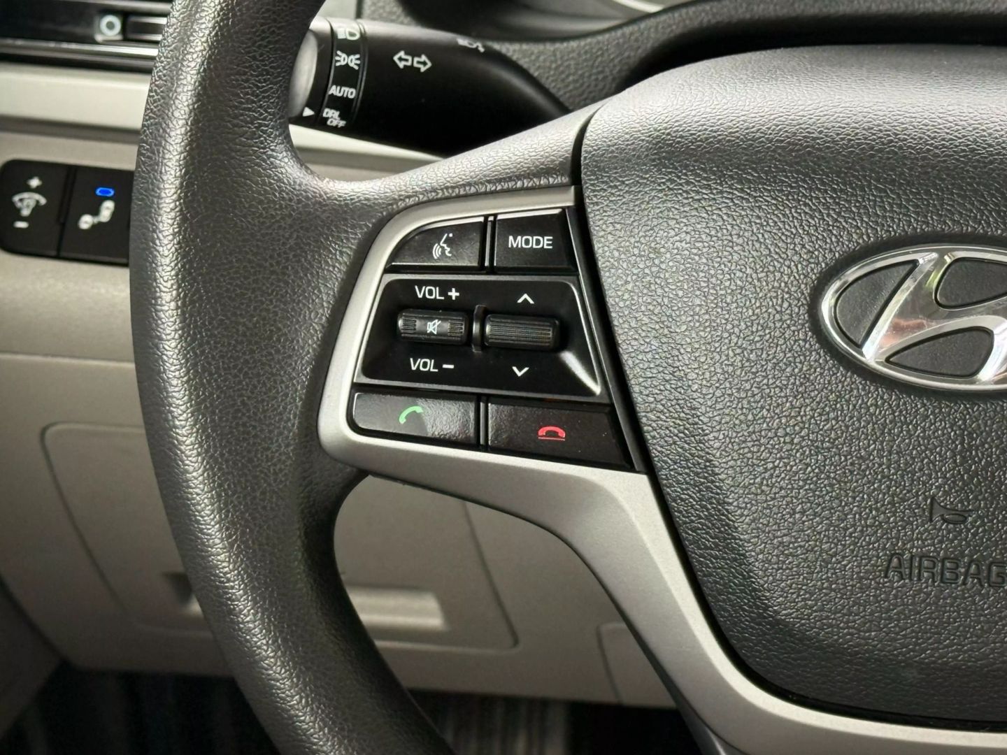 2018 Hyundai Elantra - Image 31