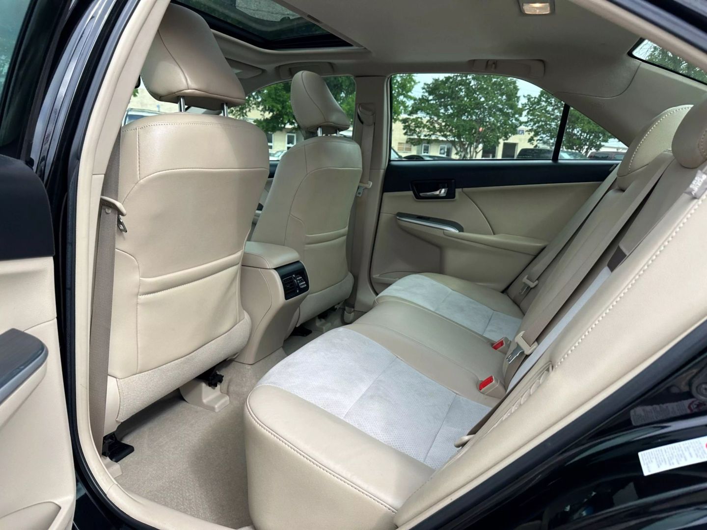 2012 Toyota Camry - Image 16