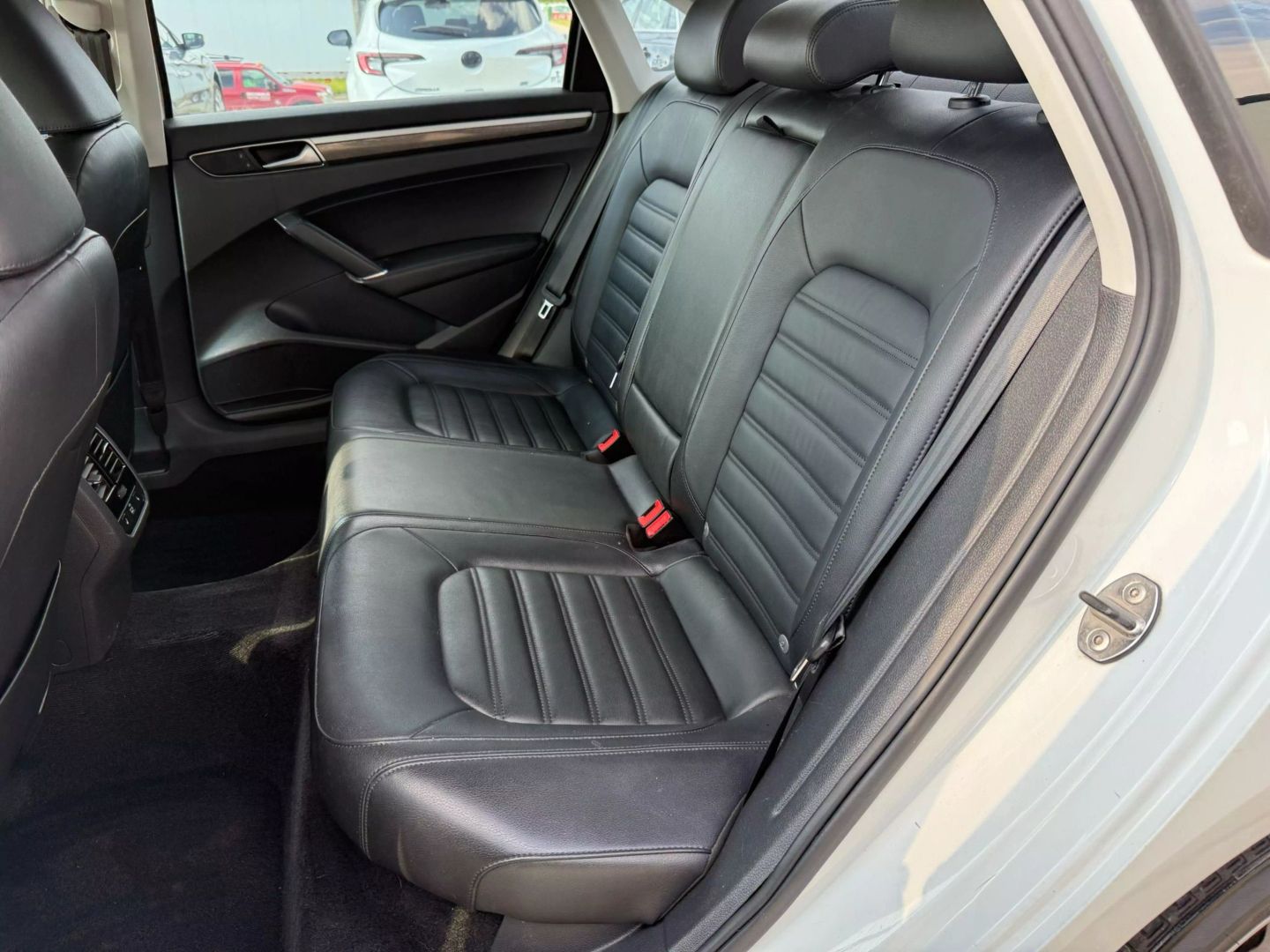 2017 Volkswagen Passat - Image 20