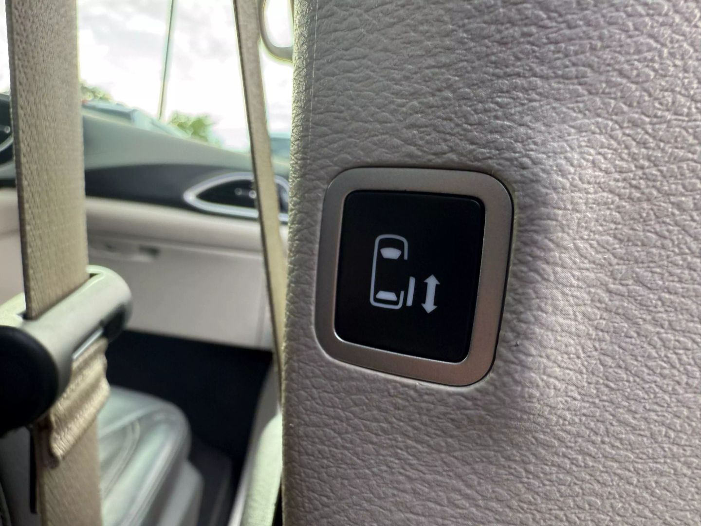 2022 Chrysler Pacifica - Image 20
