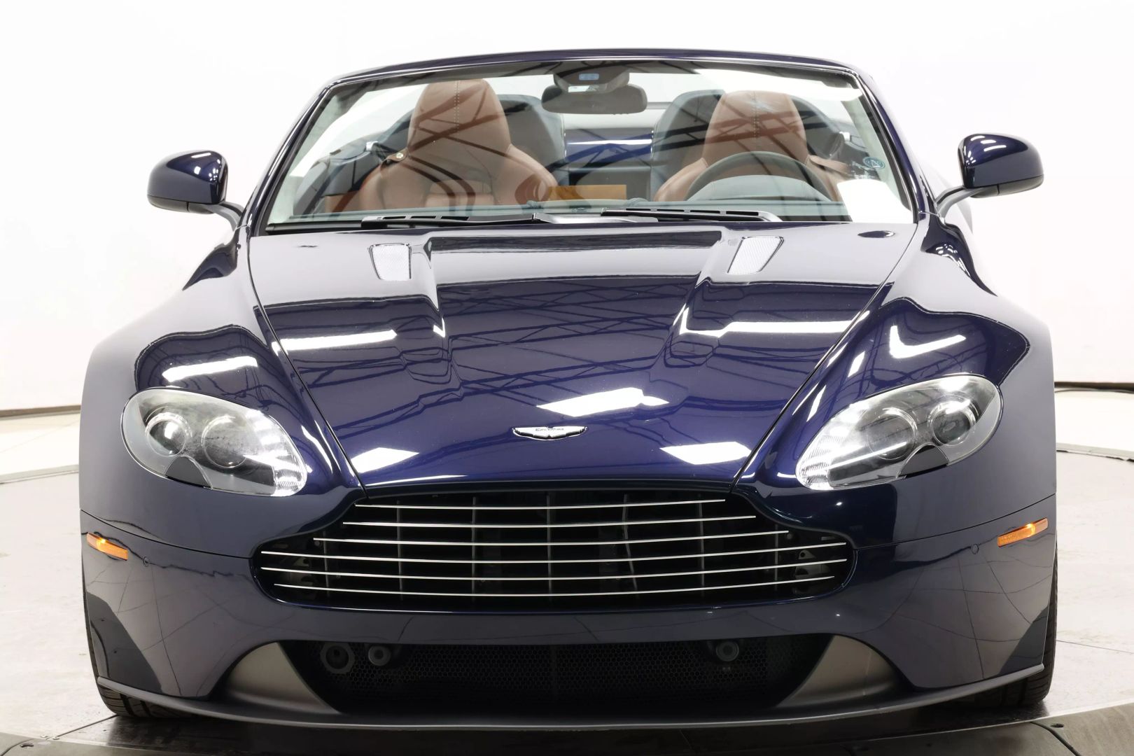 2014 Aston Martin Vantage - Image 77