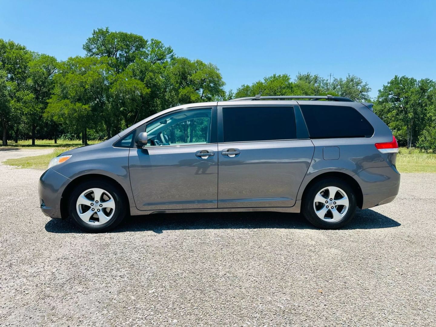 2014 Toyota Sienna - Image 5
