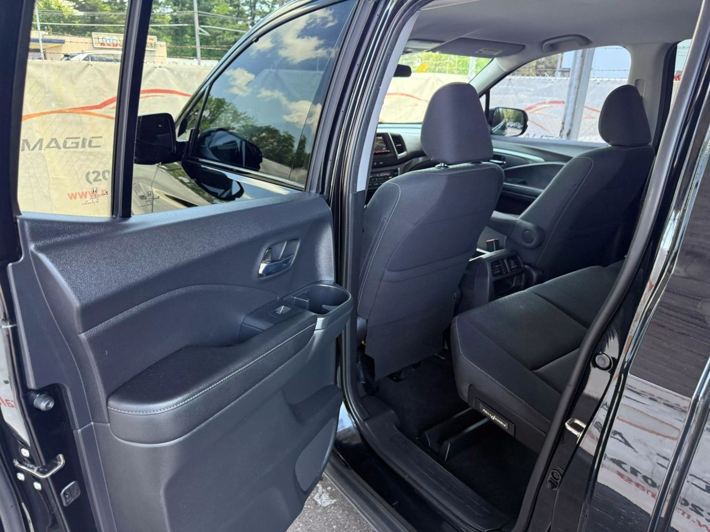 2019 Honda Ridgeline - Image 17