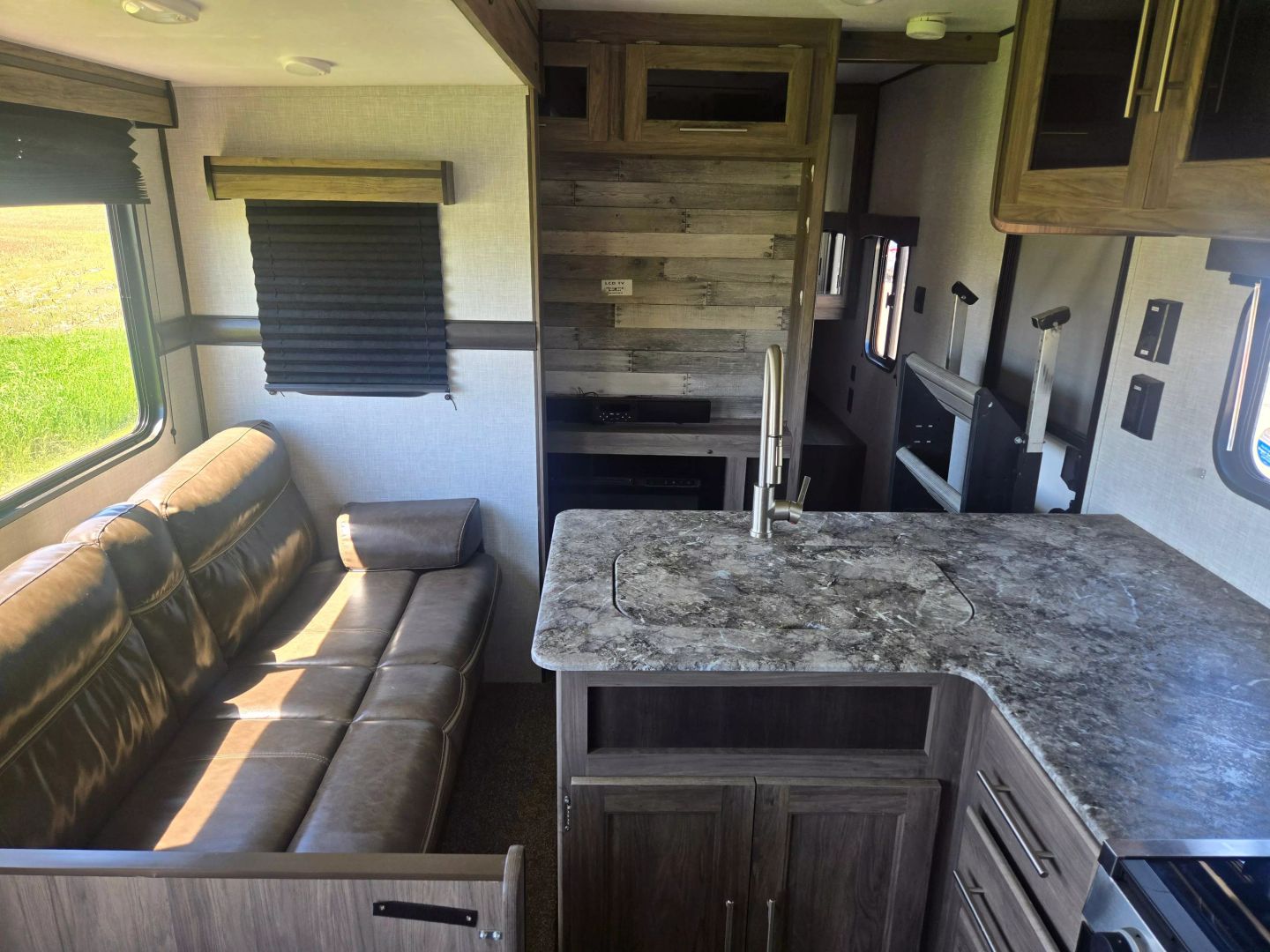2021 Keyston Rv Zinger Zr328 Sb21 - Image 8