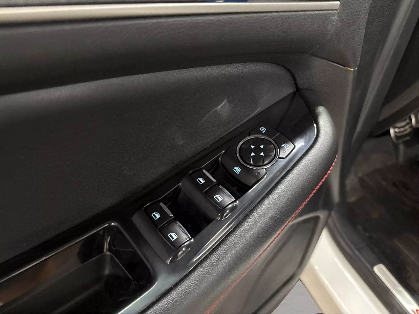 2020 Ford Edge - Image 29