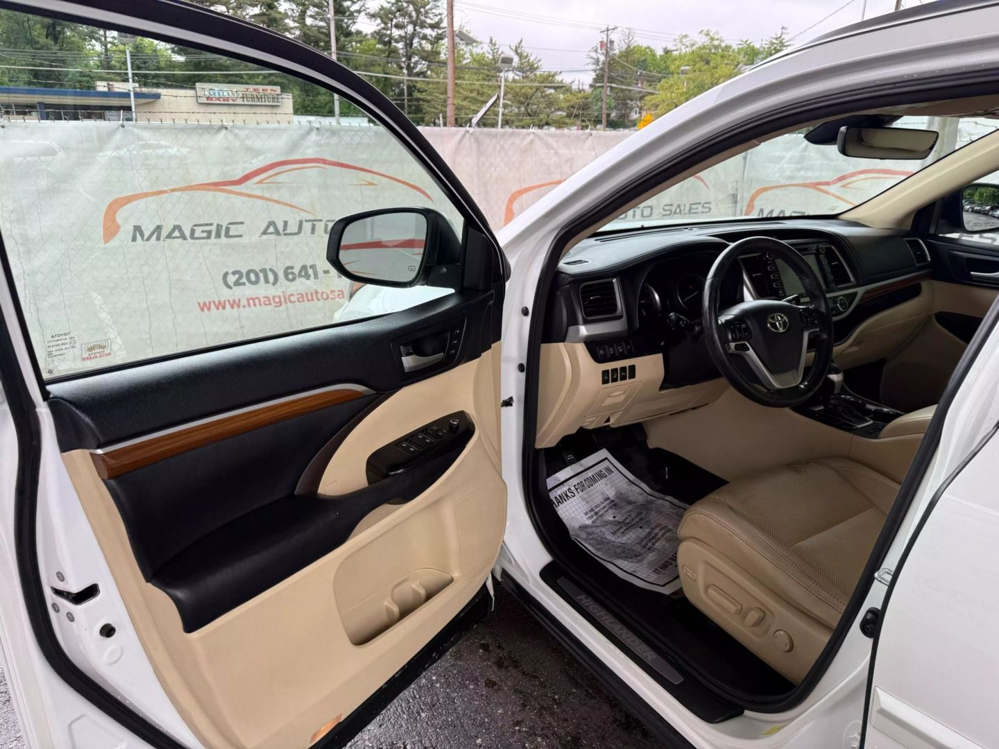 2018 Toyota Highlander - Image 14